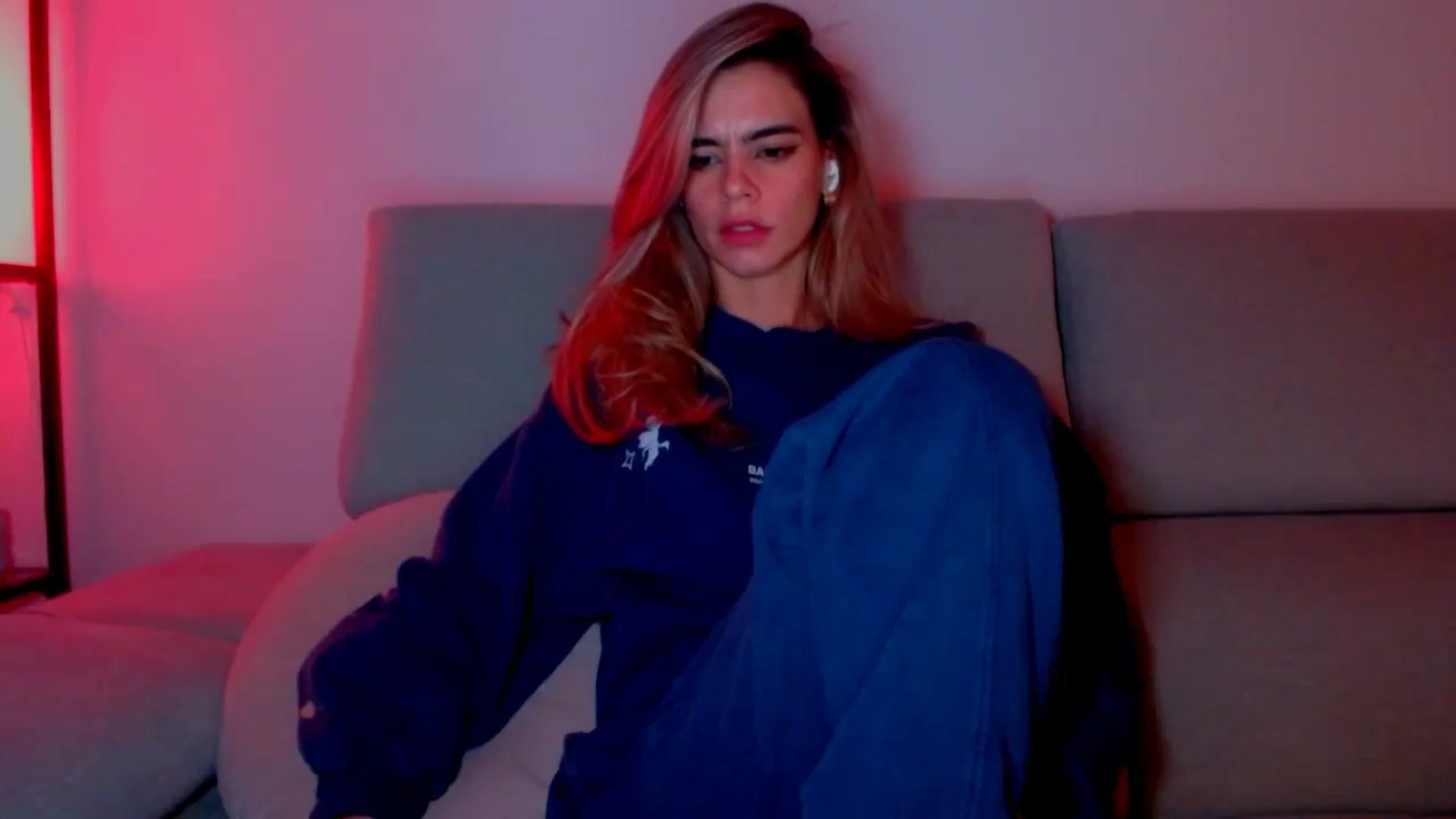 Gallery image thumbnail from fresagirl's myfreecams stream on, 12/19/2024, 02:25 image 12 of 20