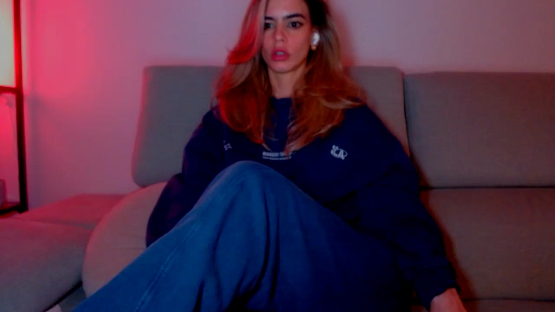 Gallery image thumbnail from fresagirl's myfreecams stream on, 12/19/2024, 02:25 image 19 of 20