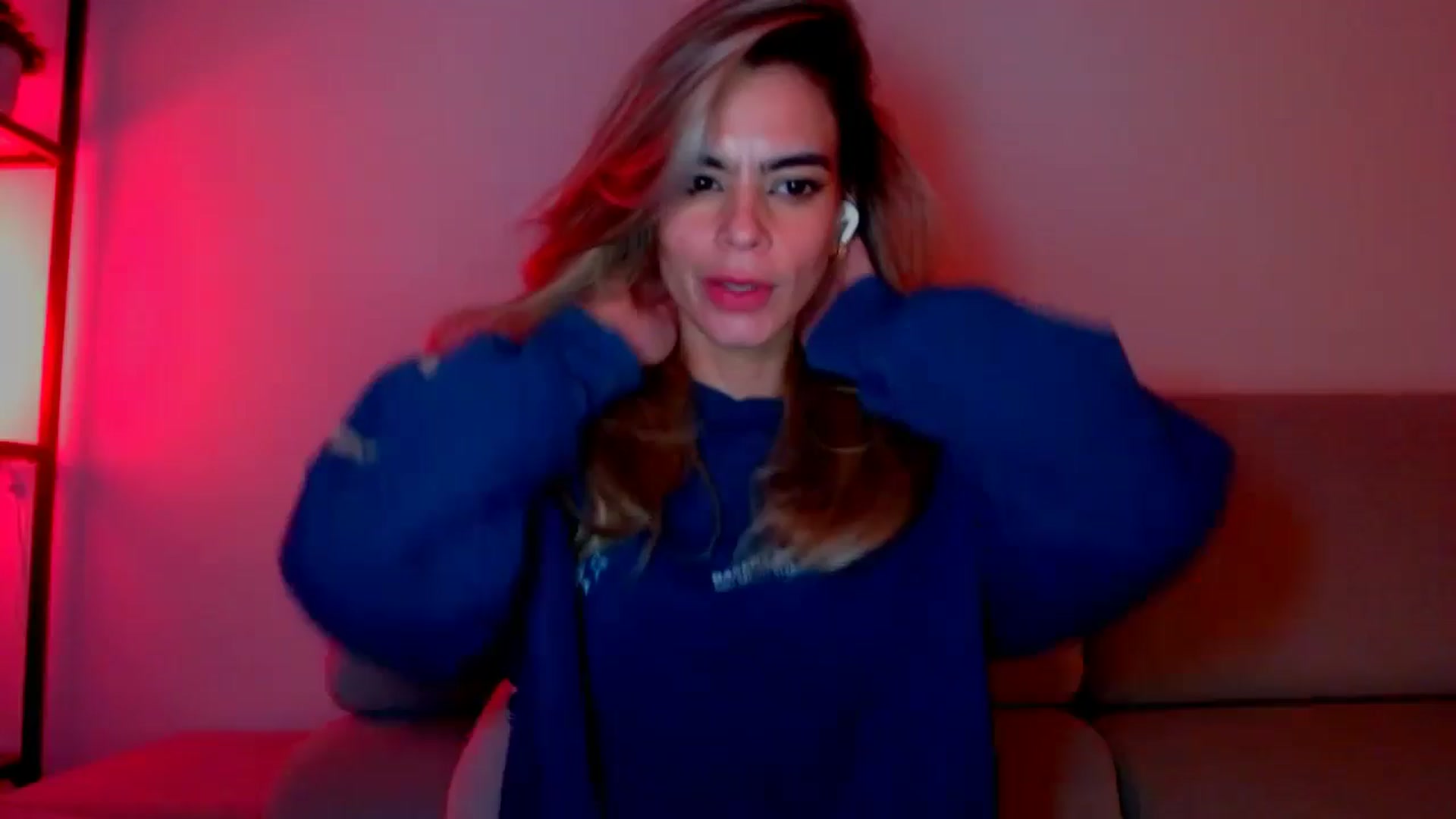 Gallery image thumbnail from fresagirl's myfreecams stream on, 12/19/2024, 02:25 image 1 of 20