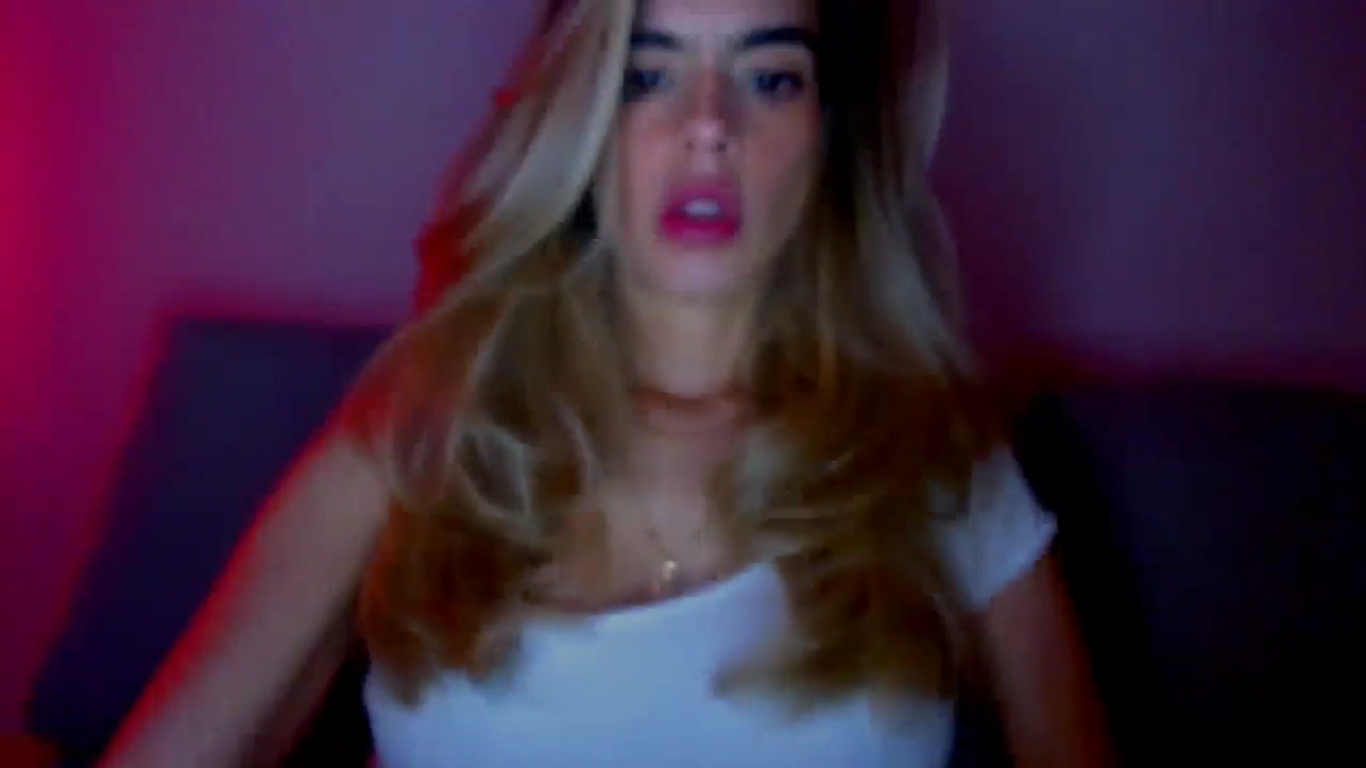 Gallery image thumbnail from fresagirl's myfreecams stream on, 01/02/2025, 22:15 image 3 of 20