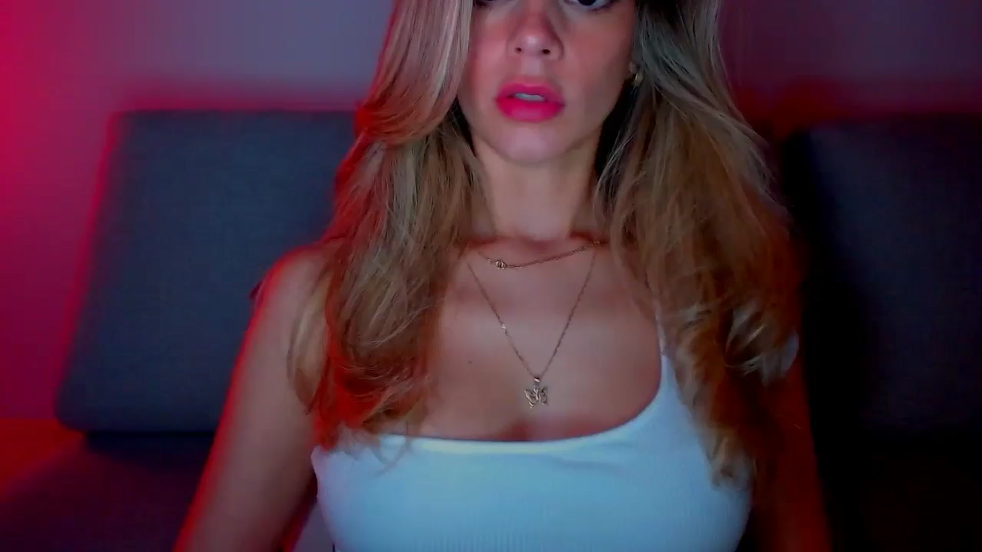 Gallery image thumbnail from fresagirl's myfreecams stream on, 01/02/2025, 22:15 image 16 of 20
