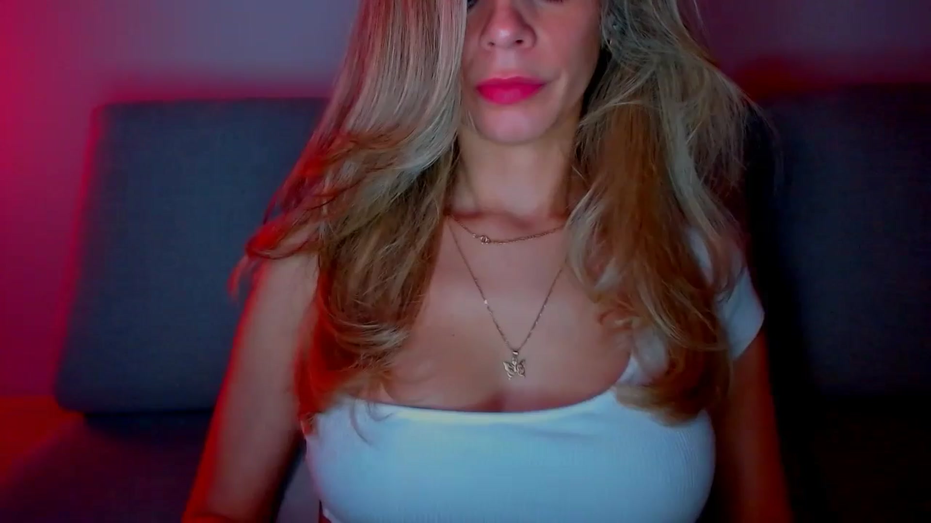 Gallery image thumbnail from fresagirl's myfreecams stream on, 01/02/2025, 22:15 image 15 of 20