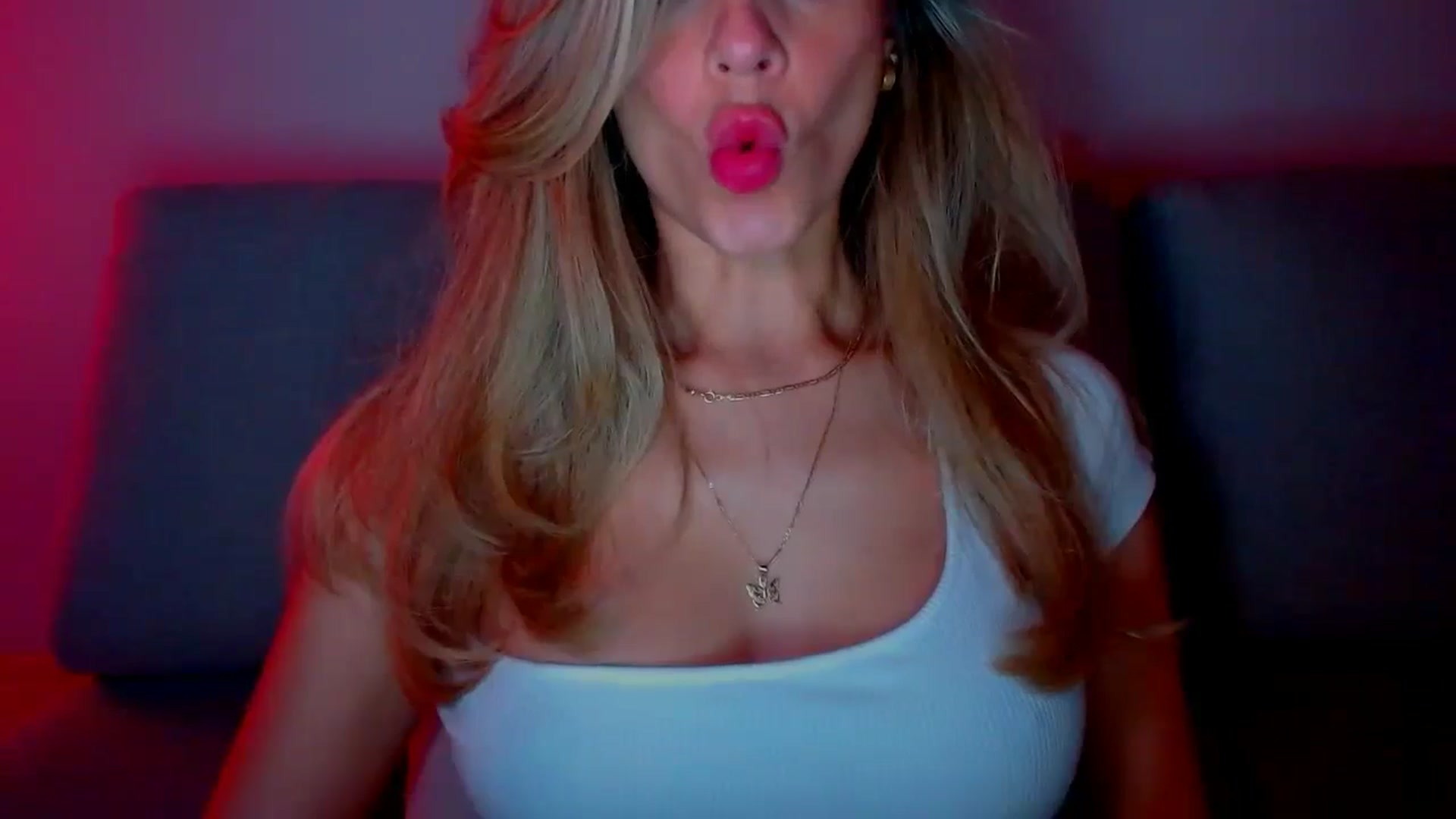 Gallery image thumbnail from fresagirl's myfreecams stream on, 01/02/2025, 22:15 image 12 of 20