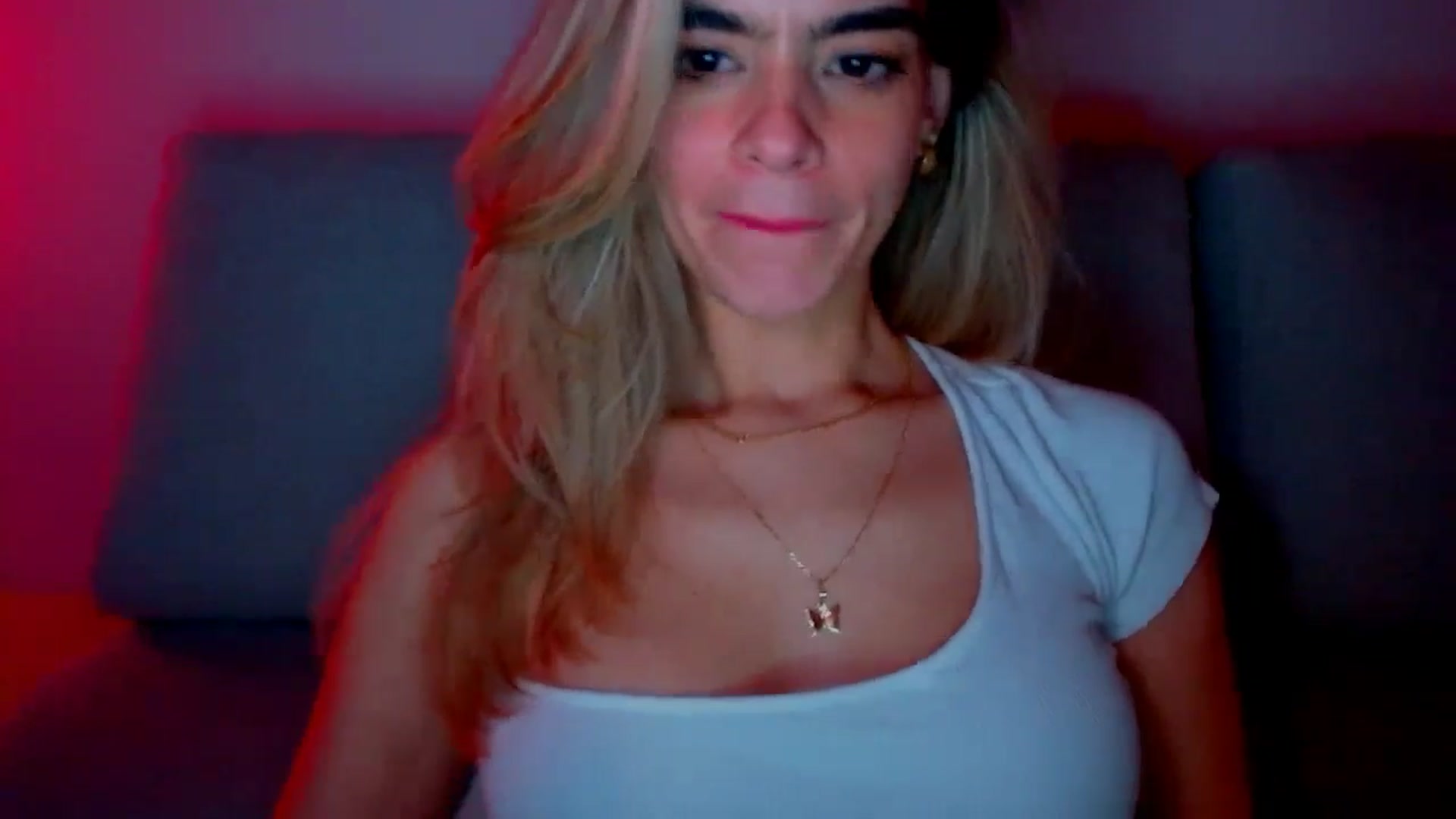 Gallery image thumbnail from fresagirl's myfreecams stream on, 01/02/2025, 22:58 image 4 of 20