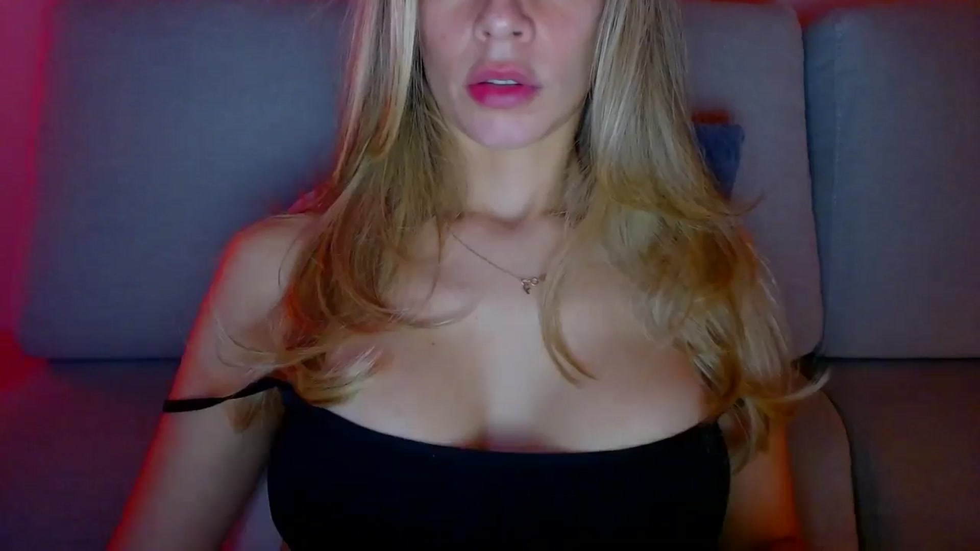 Gallery image thumbnail from fresagirl's myfreecams stream on, 01/08/2025, 01:53 image 9 of 20