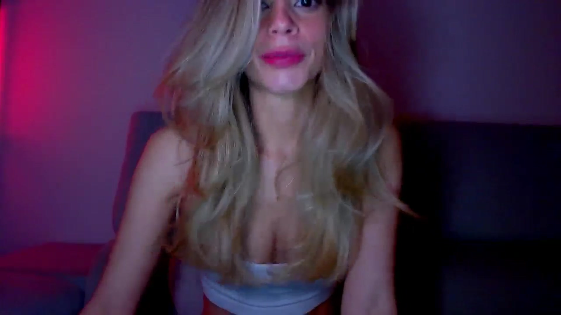 Gallery image thumbnail from fresagirl's myfreecams stream on, 01/08/2025, 22:59 image 15 of 20