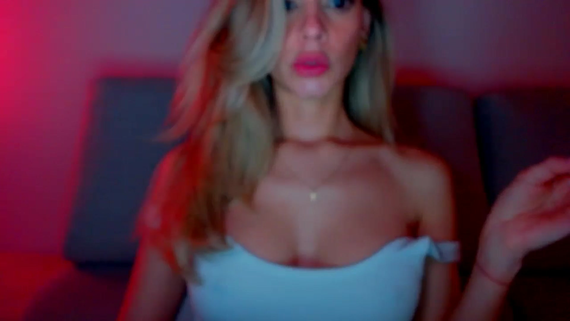 Gallery image thumbnail from fresagirl's myfreecams stream on, 01/08/2025, 22:59 image 5 of 20