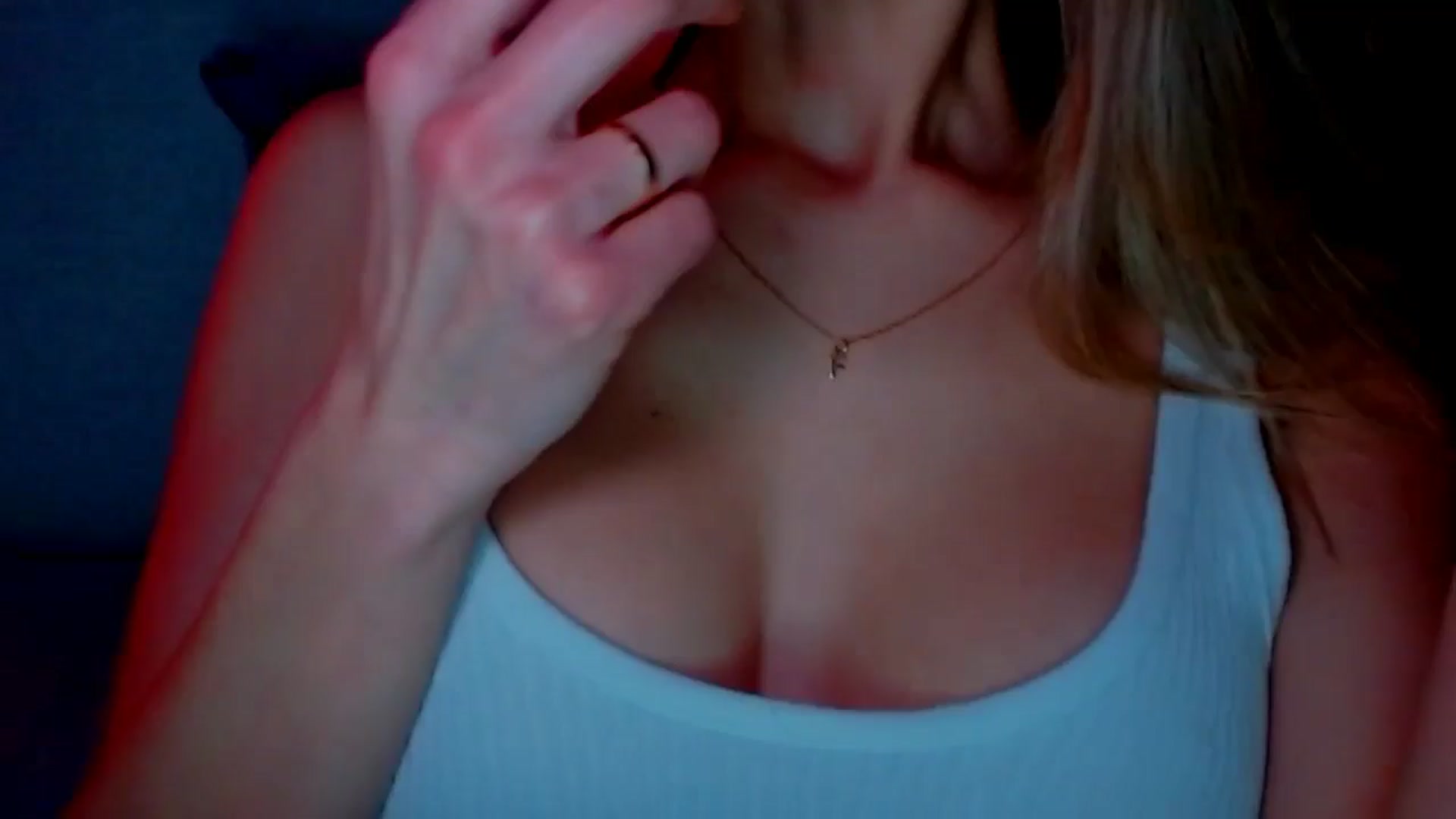 Gallery image thumbnail from fresagirl's myfreecams stream on, 01/09/2025, 01:11 image 1 of 20
