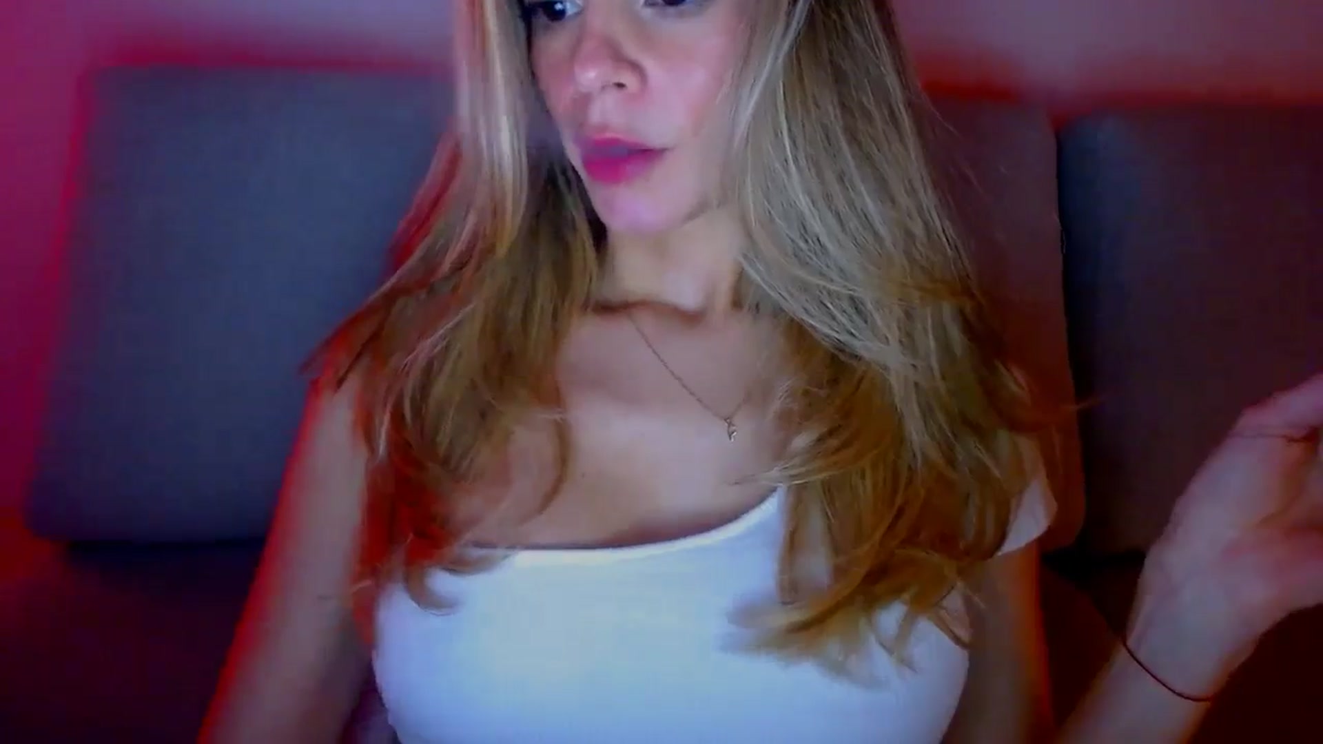 Gallery image thumbnail from fresagirl's myfreecams stream on, 01/14/2025, 23:22 image 18 of 20