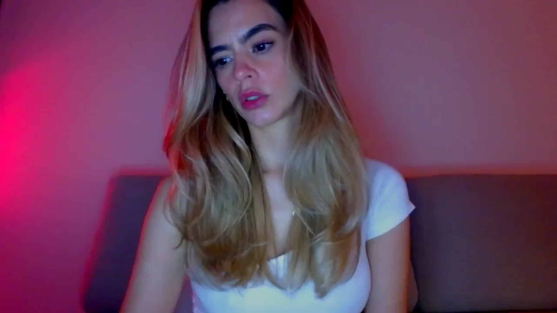 Gallery image thumbnail from fresagirl's myfreecams stream on, 01/14/2025, 23:22 image 1 of 20