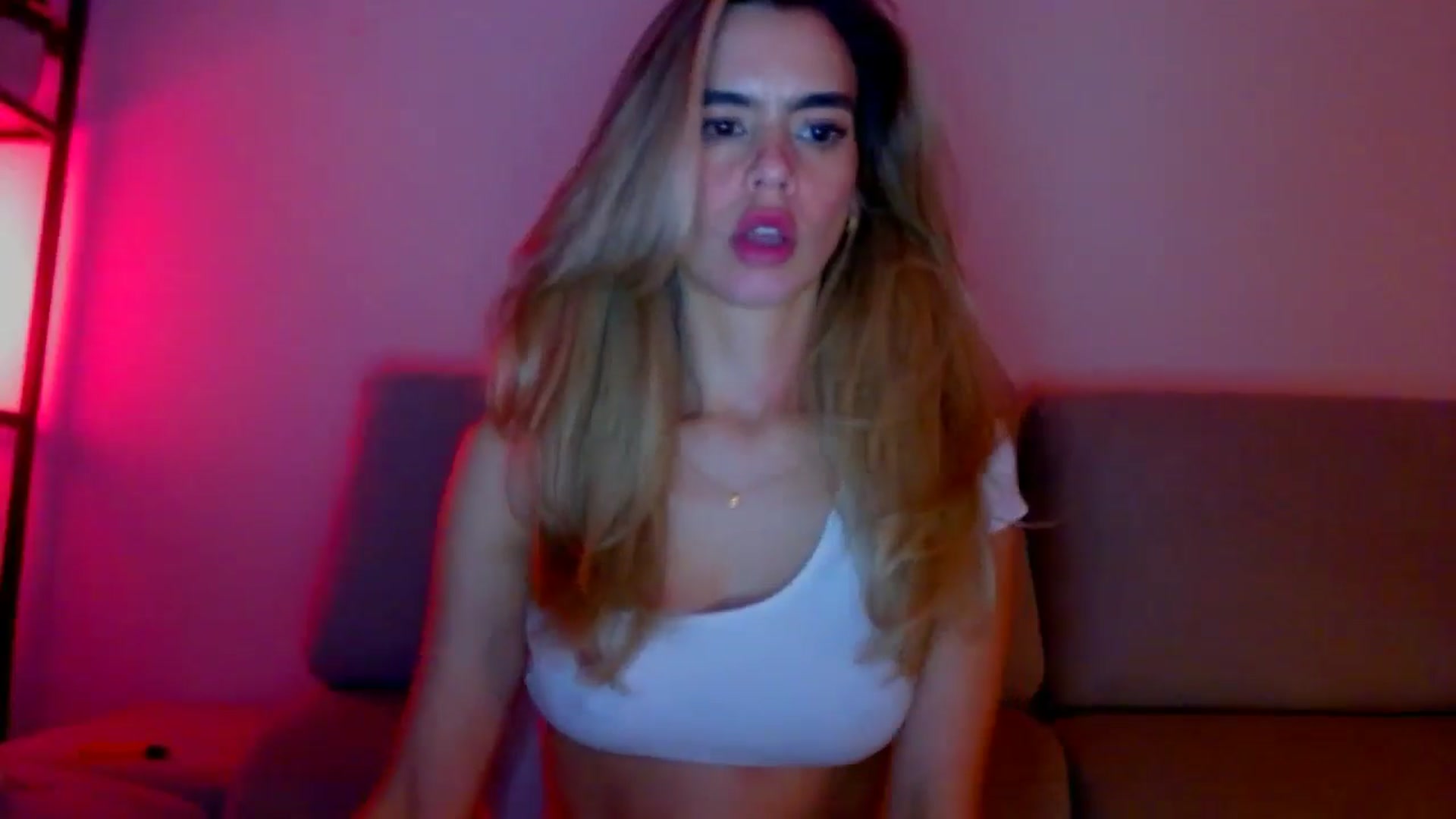 Gallery image thumbnail from fresagirl's myfreecams stream on, 01/15/2025, 24:01 image 16 of 20