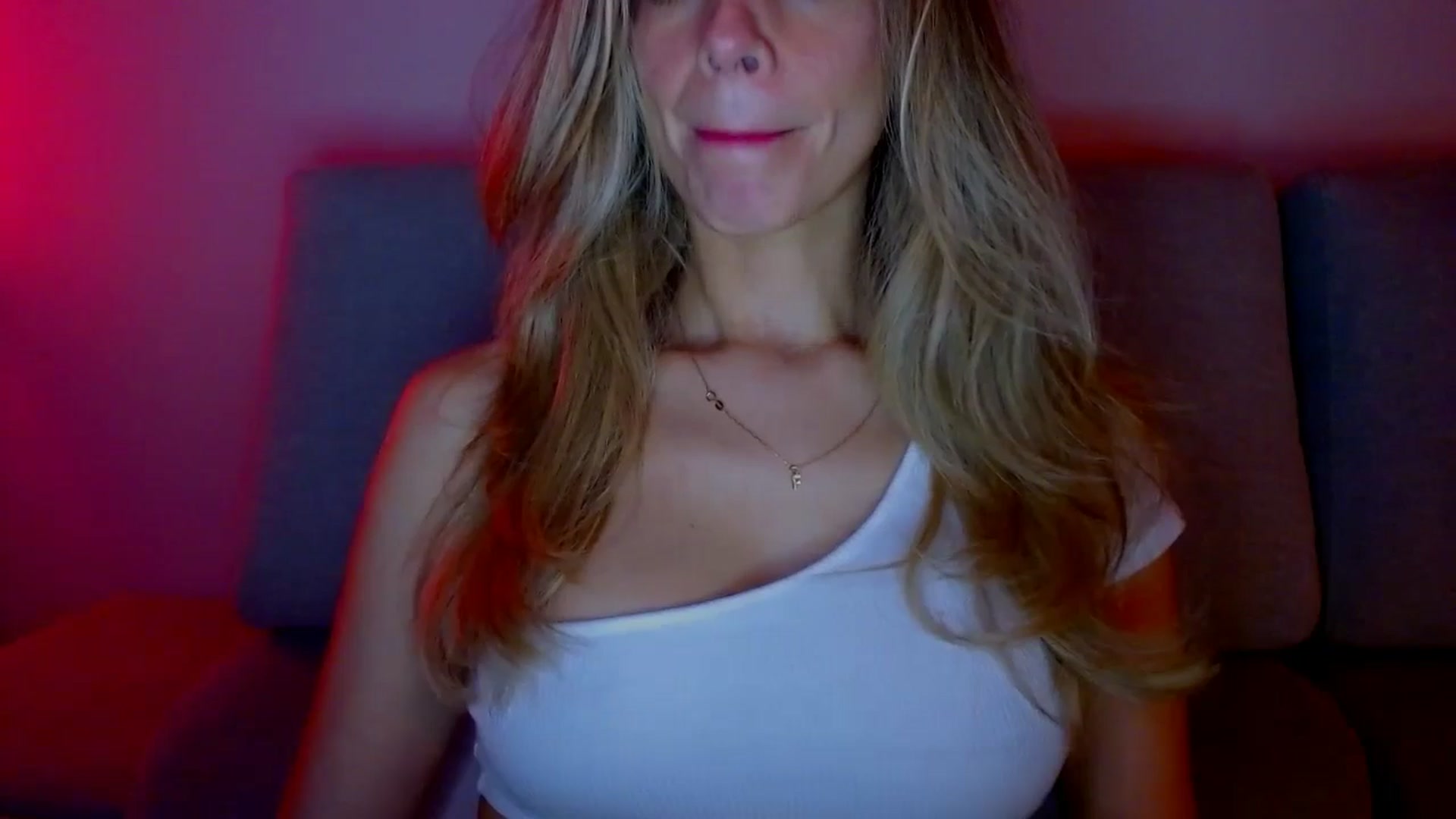 Gallery image thumbnail from fresagirl's myfreecams stream on, 01/20/2025, 22:25 image 3 of 20