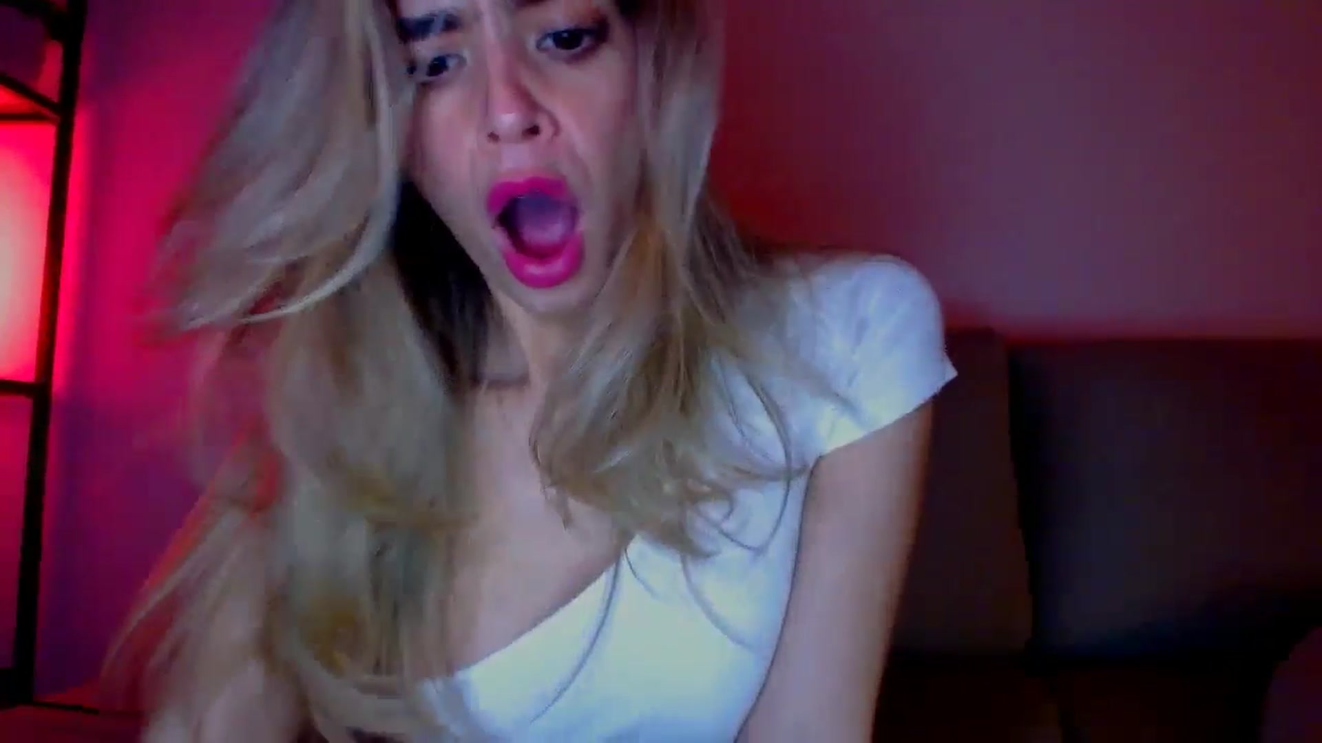 Gallery image thumbnail from fresagirl's myfreecams stream on, 01/20/2025, 22:25 image 18 of 20