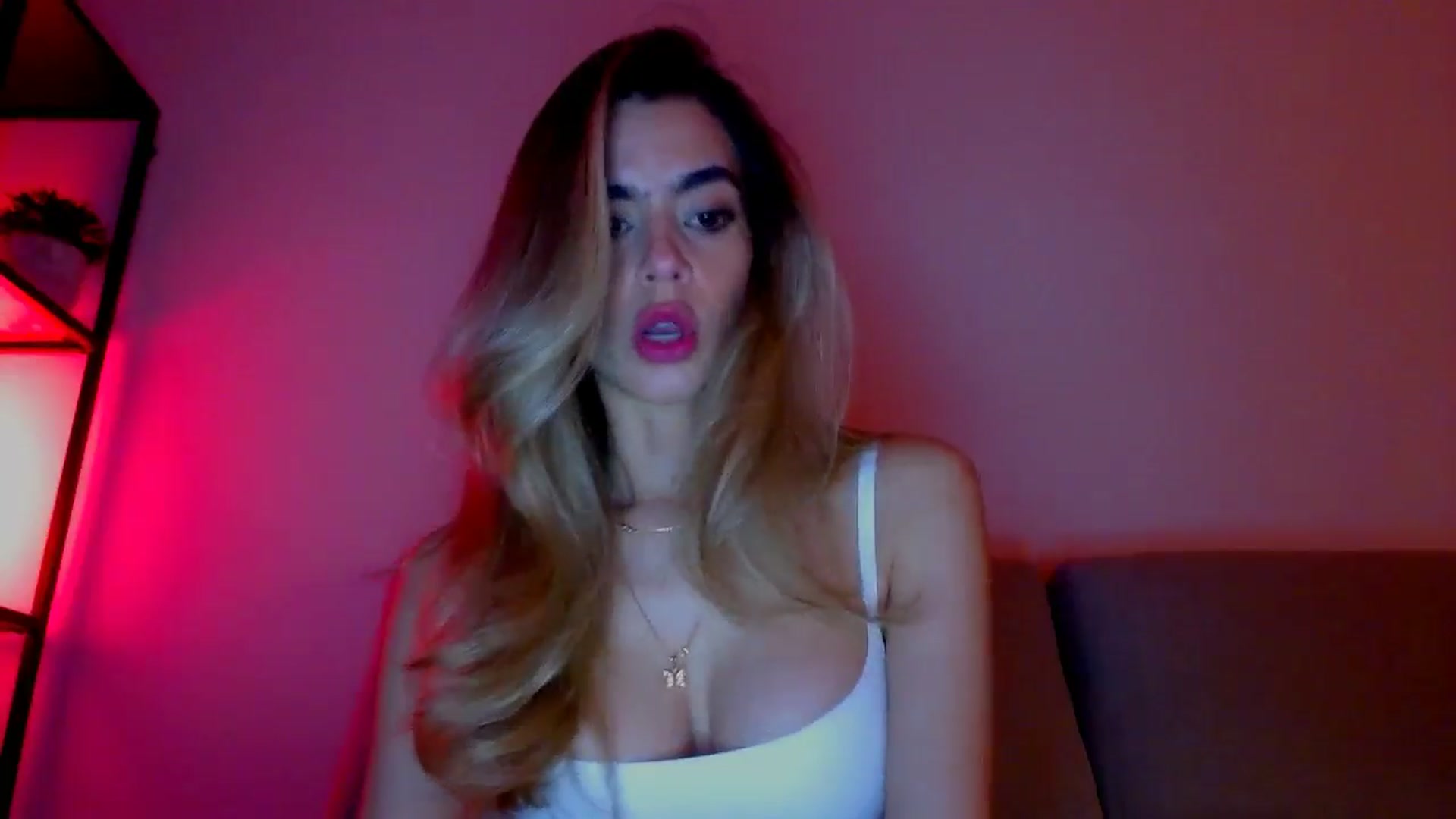 Gallery image thumbnail from fresagirl's myfreecams stream on, 02/18/2025, 21:55 image 4 of 20