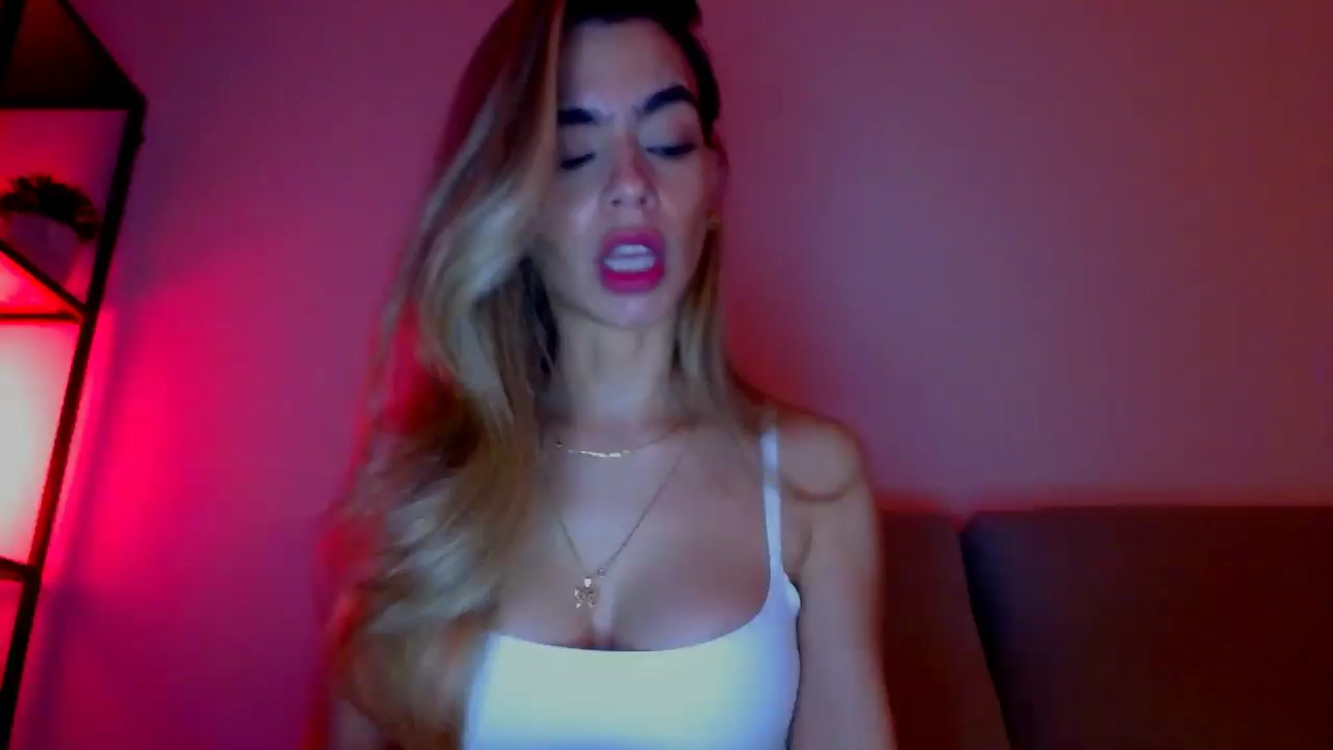 Gallery image thumbnail from fresagirl's myfreecams stream on, 02/18/2025, 21:55 image 1 of 20