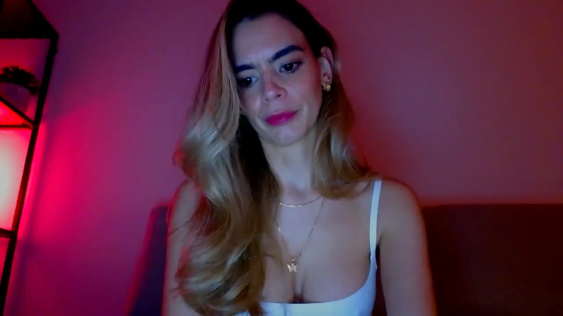 Gallery image thumbnail from fresagirl's myfreecams stream on, 02/18/2025, 21:55 image 3 of 20