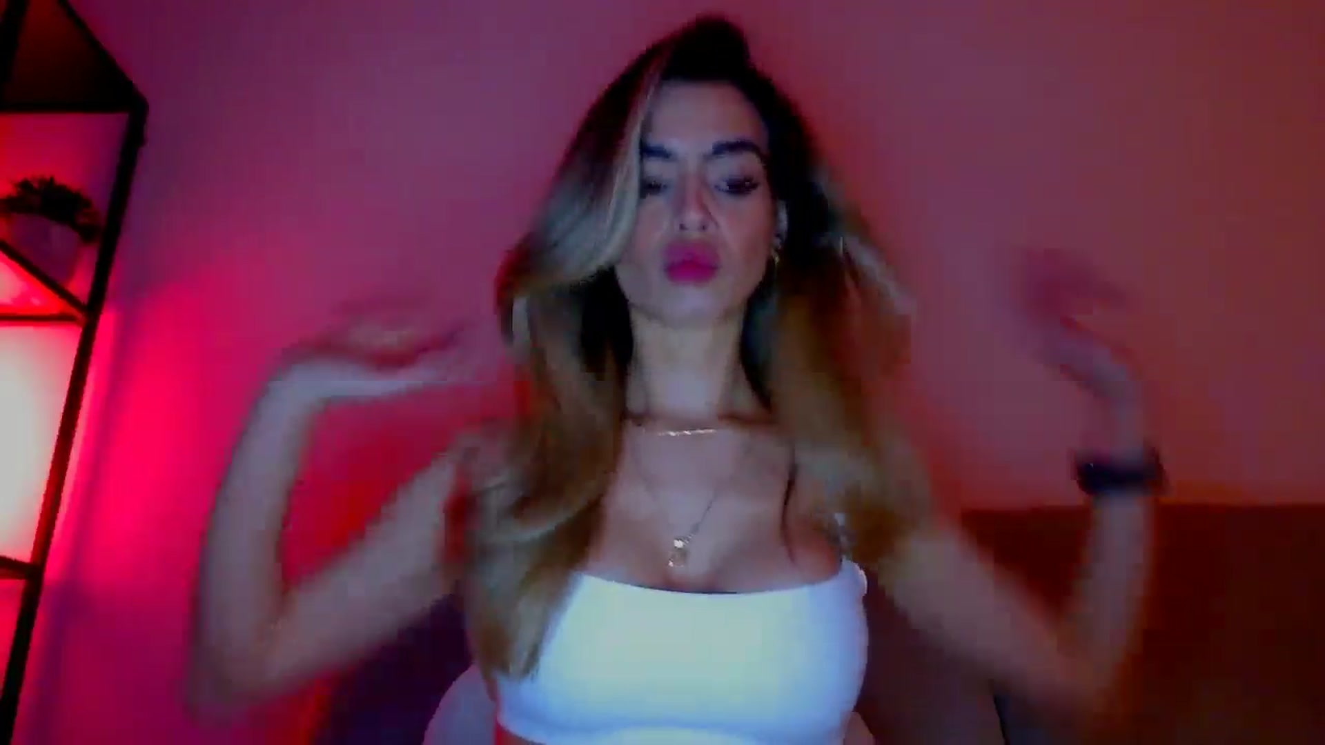 Gallery image thumbnail from fresagirl's myfreecams stream on, 02/18/2025, 21:55 image 2 of 20