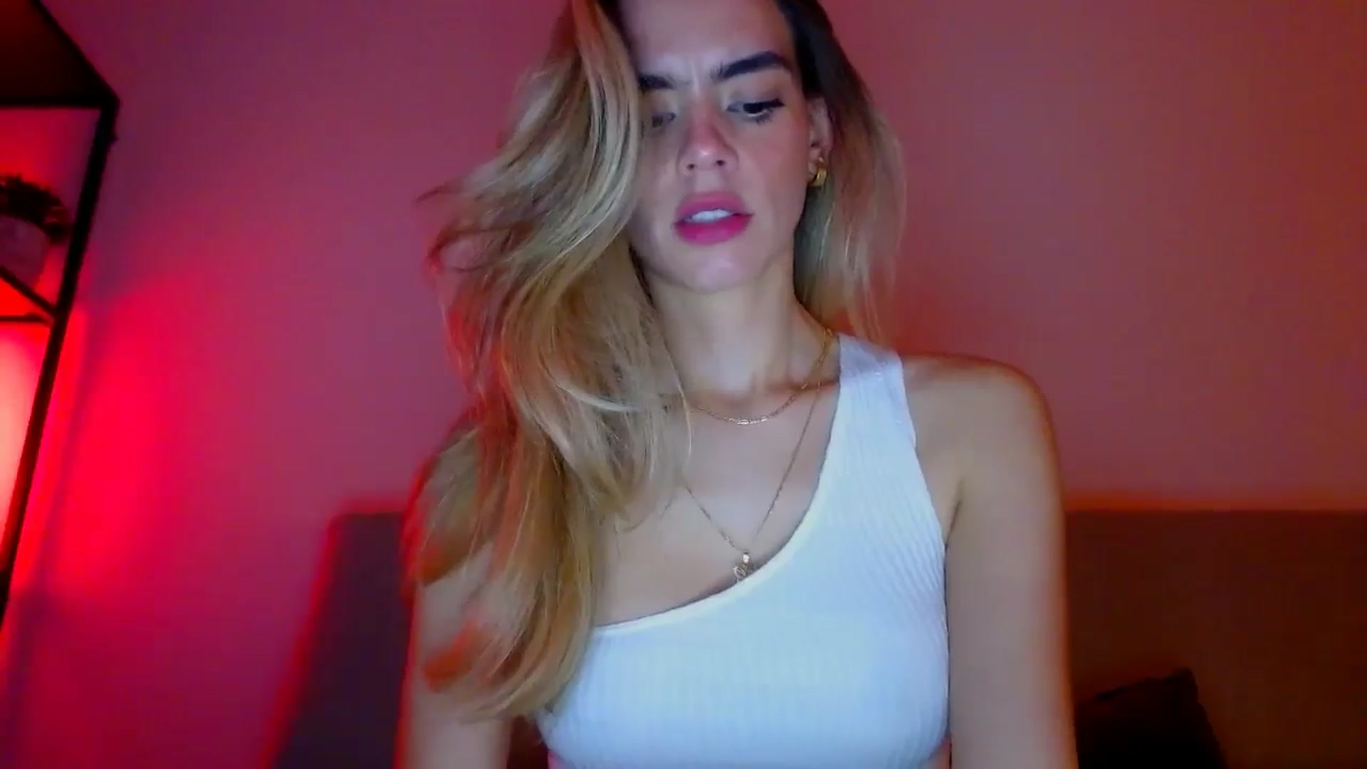 Gallery image thumbnail from fresagirl's myfreecams stream on, 02/20/2025, 22:51 image 10 of 20