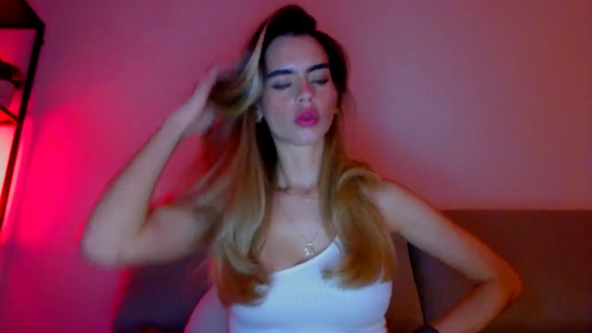 Gallery image thumbnail from fresagirl's myfreecams stream on, 02/20/2025, 22:51 image 3 of 20