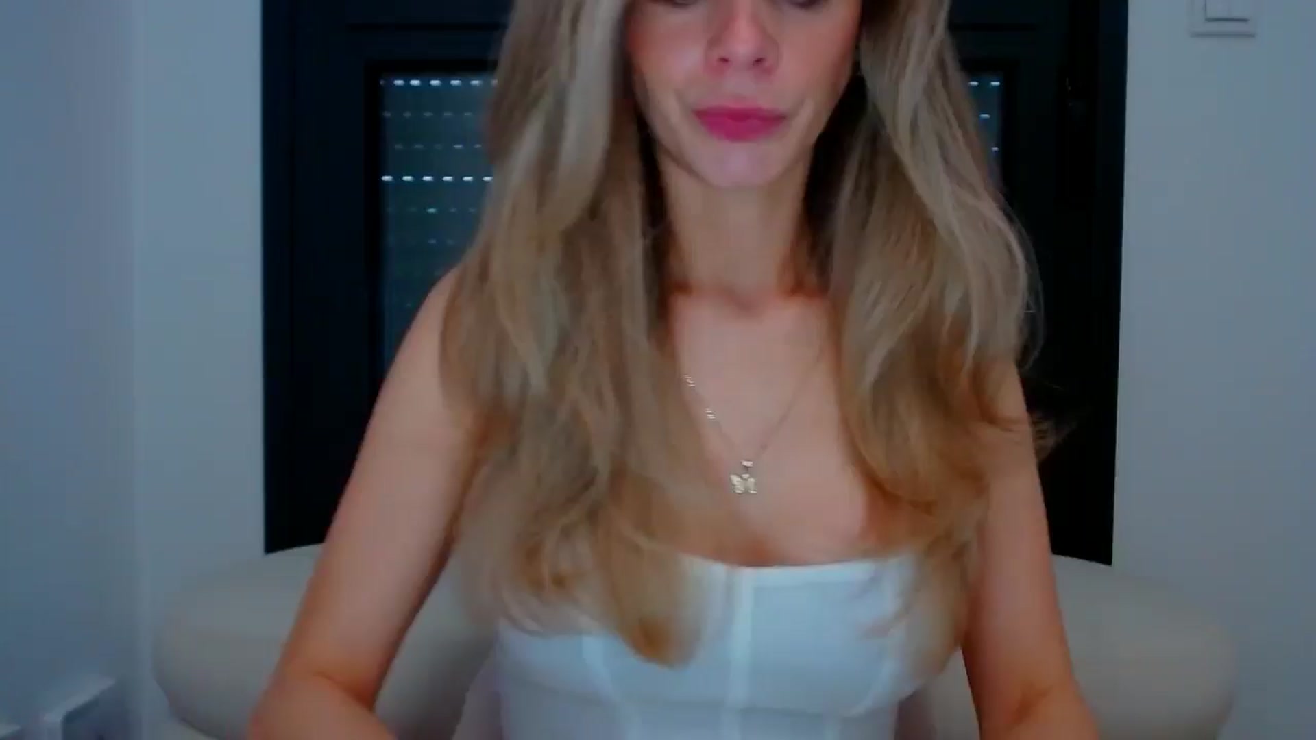Gallery image thumbnail from fresagirl's myfreecams stream on, 03/06/2025, 18:48 image 1 of 20