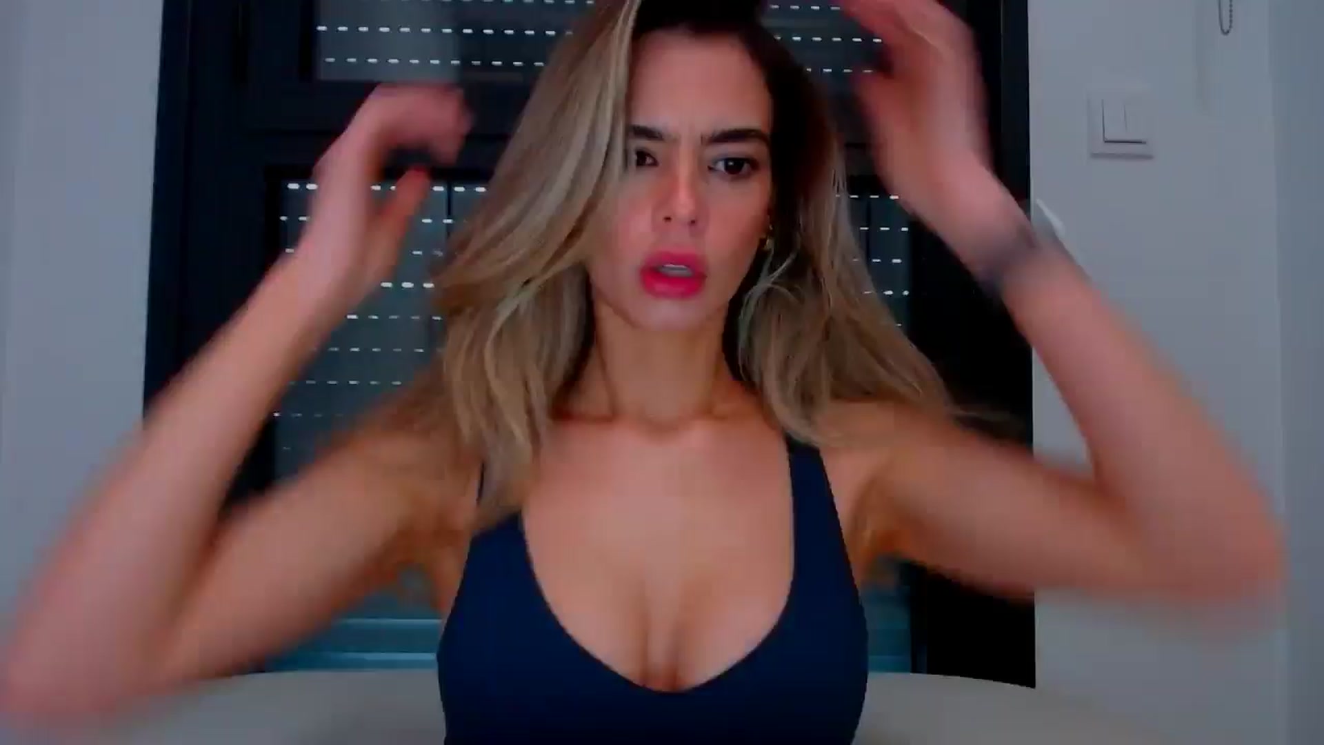 Gallery image thumbnail from fresagirl's myfreecams stream on, 03/12/2025, 18:42 image 1 of 20