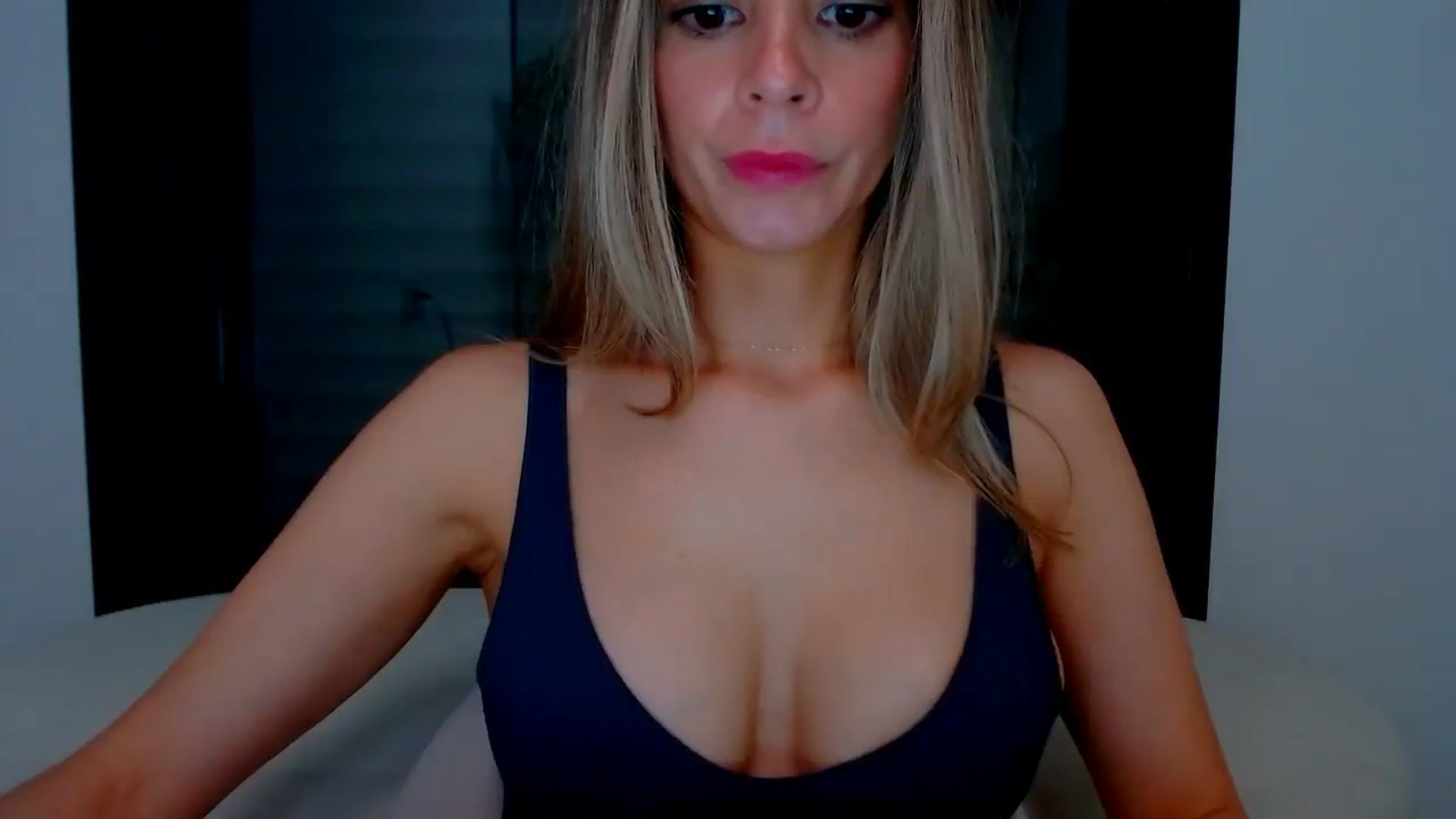 Gallery image thumbnail from fresagirl's myfreecams stream on, 03/12/2025, 20:59 image 15 of 20