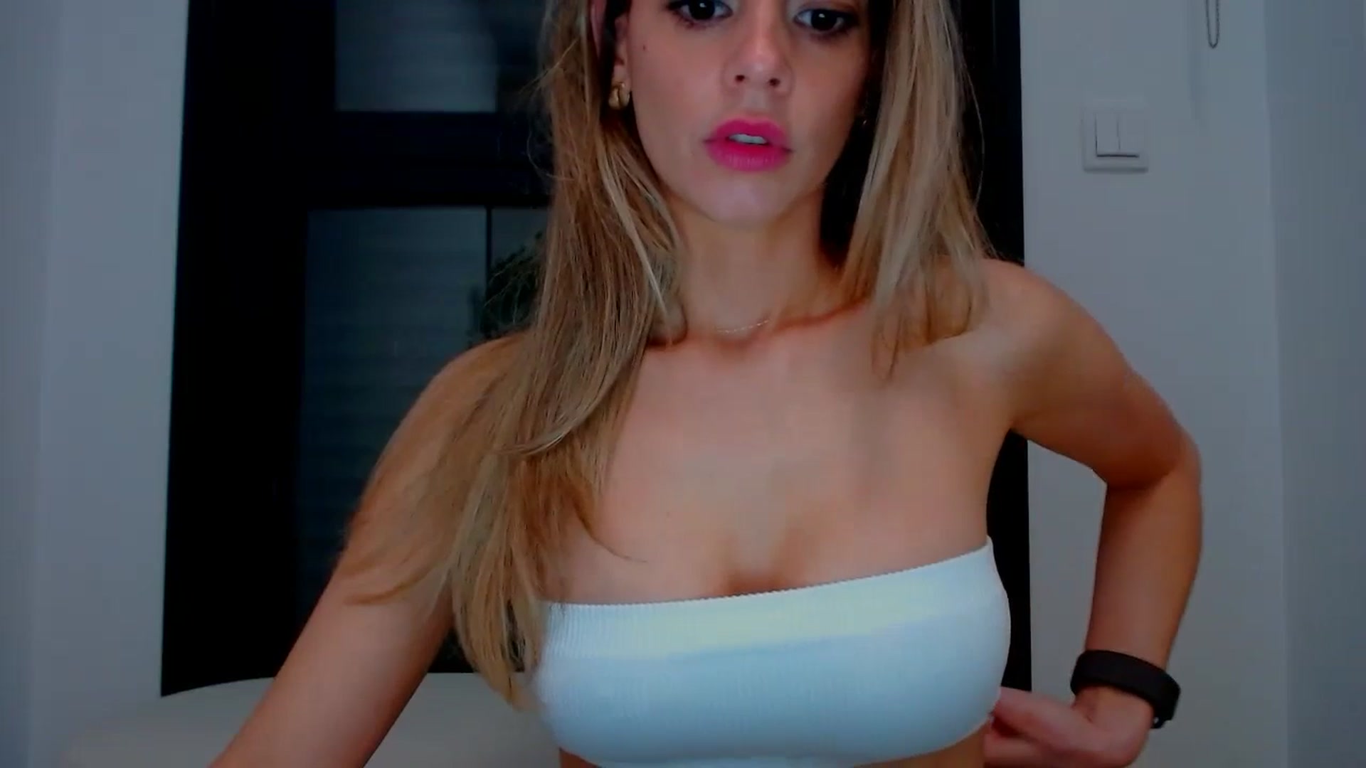 Gallery image thumbnail from fresagirl's myfreecams stream on, 03/14/2025, 24:32 image 14 of 20