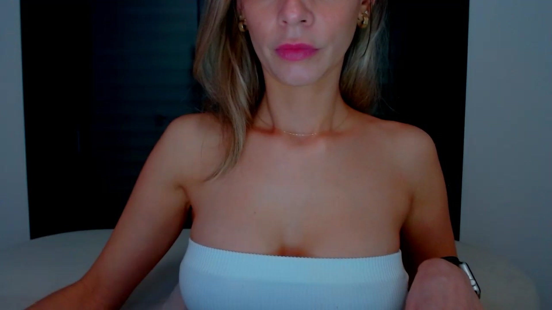 Gallery image thumbnail from fresagirl's myfreecams stream on, 03/14/2025, 24:32 image 12 of 20