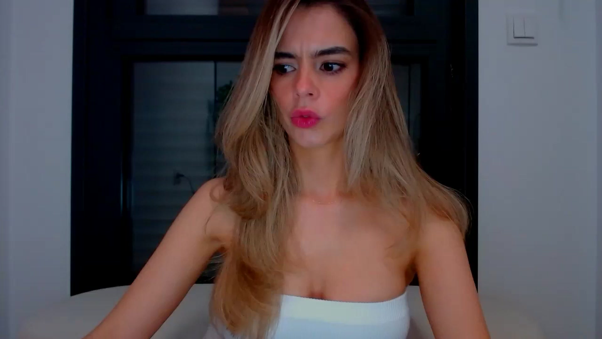 Gallery image thumbnail from fresagirl's myfreecams stream on, 03/14/2025, 24:32 image 1 of 20