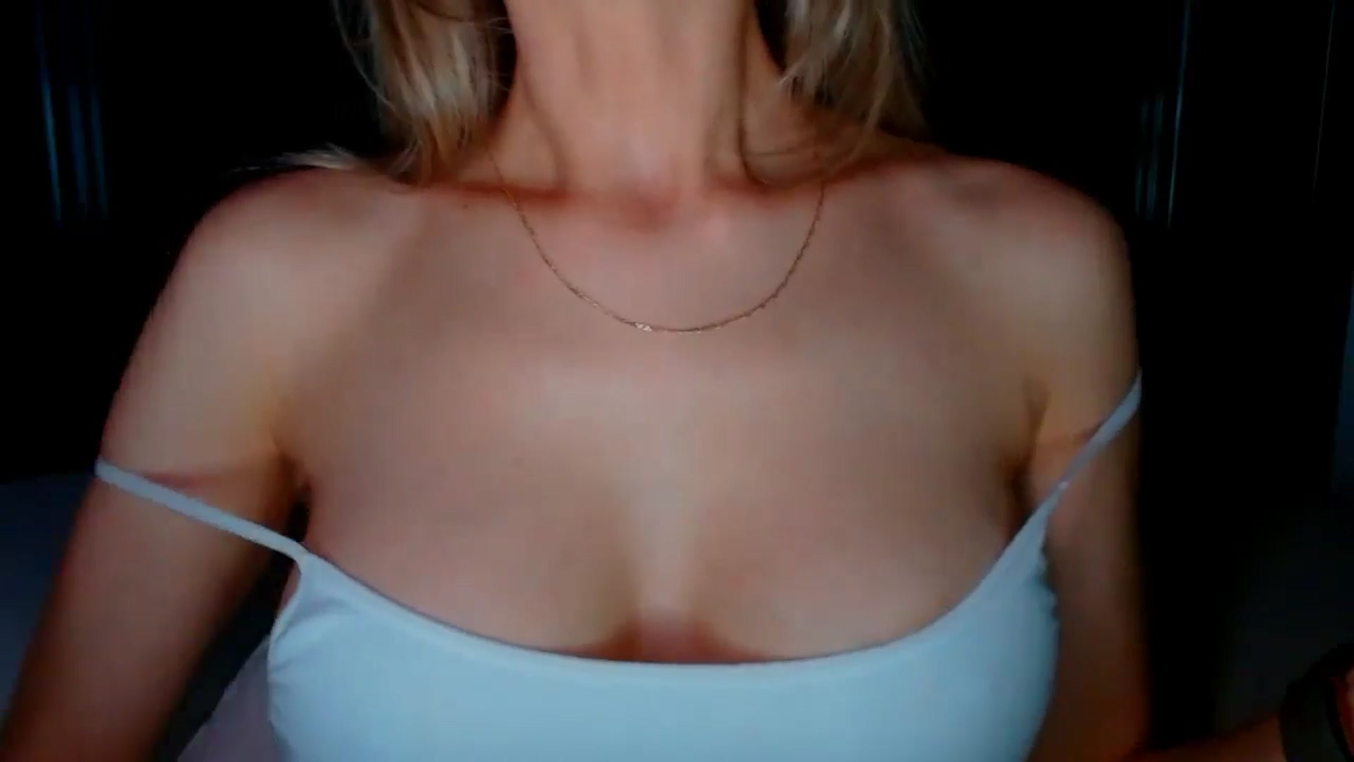 Gallery image thumbnail from fresagirl's myfreecams stream on, 03/17/2025, 23:34 image 17 of 20