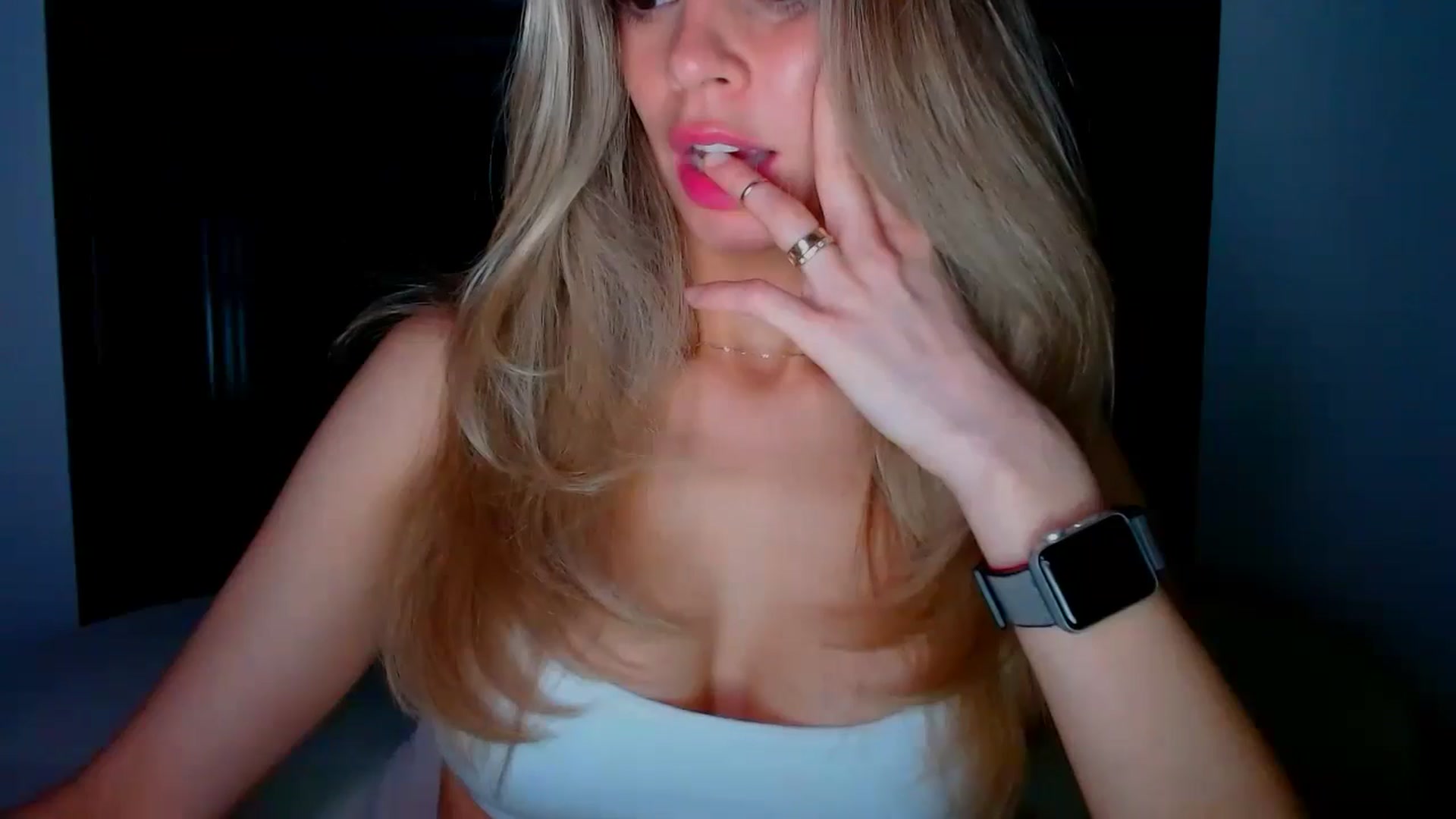 Gallery image thumbnail from fresagirl's myfreecams stream on, 03/17/2025, 23:34 image 14 of 20