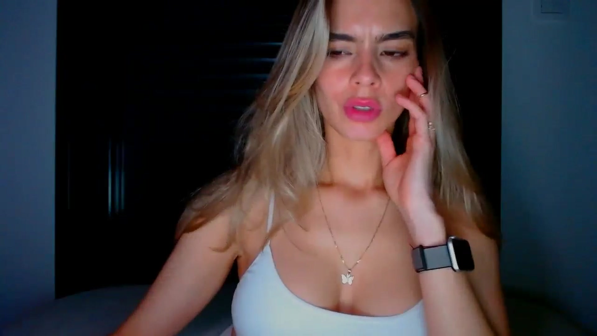 Gallery image thumbnail from fresagirl's myfreecams stream on, 03/18/2025, 24:14 image 8 of 20