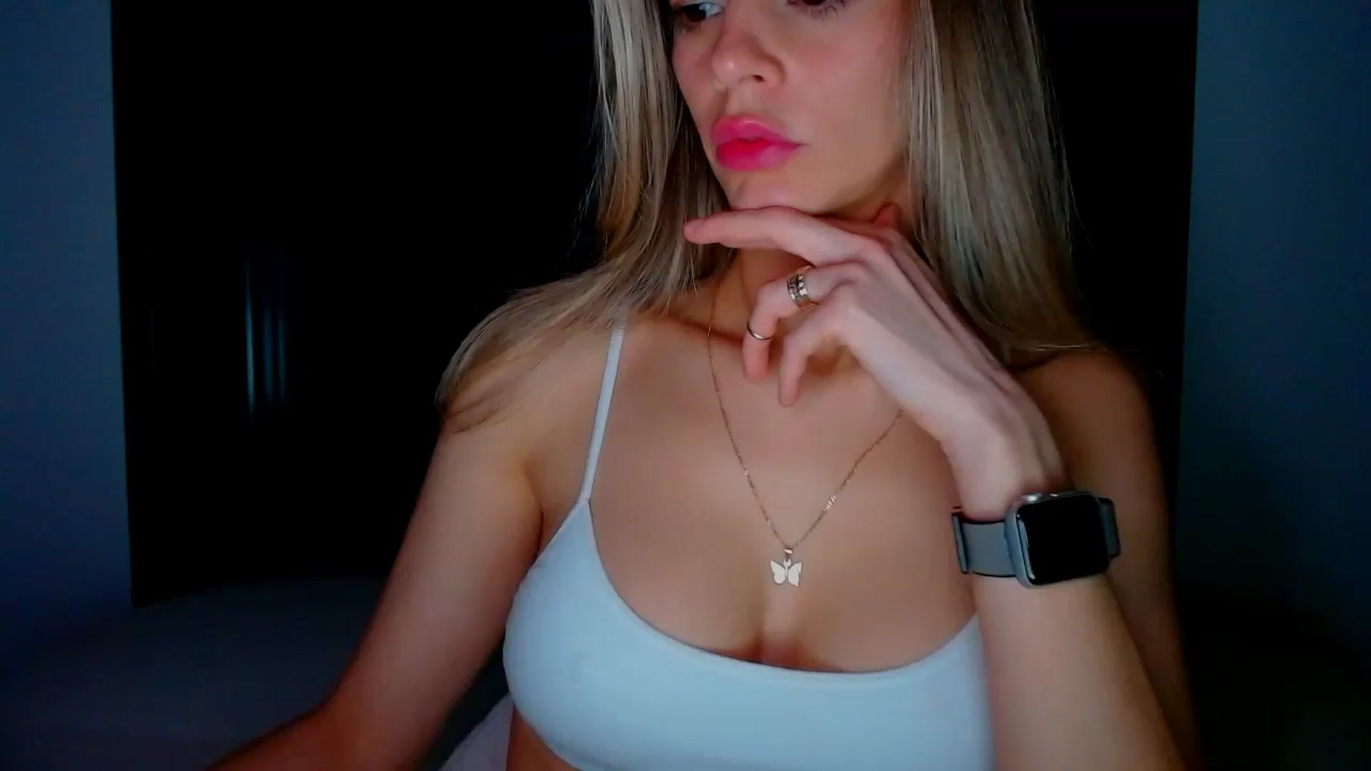 Gallery image thumbnail from fresagirl's myfreecams stream on, 03/18/2025, 24:14 image 16 of 20