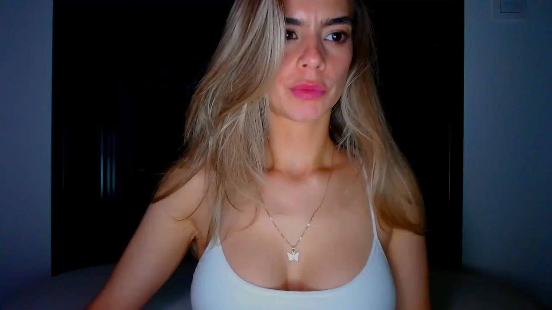 Gallery image thumbnail from fresagirl's myfreecams stream on, 03/18/2025, 24:14 image 11 of 20