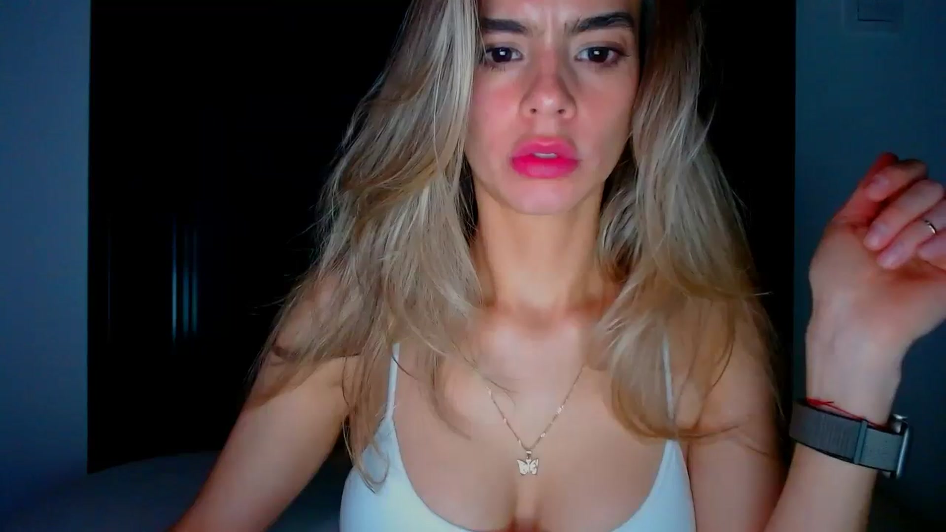 Gallery image thumbnail from fresagirl's myfreecams stream on, 03/18/2025, 24:14 image 13 of 20
