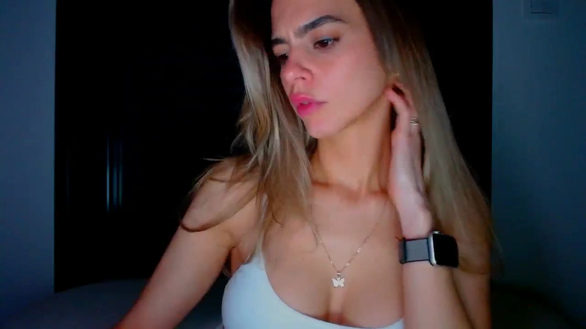 Gallery image thumbnail from fresagirl's myfreecams stream on, 03/18/2025, 24:14 image 12 of 20