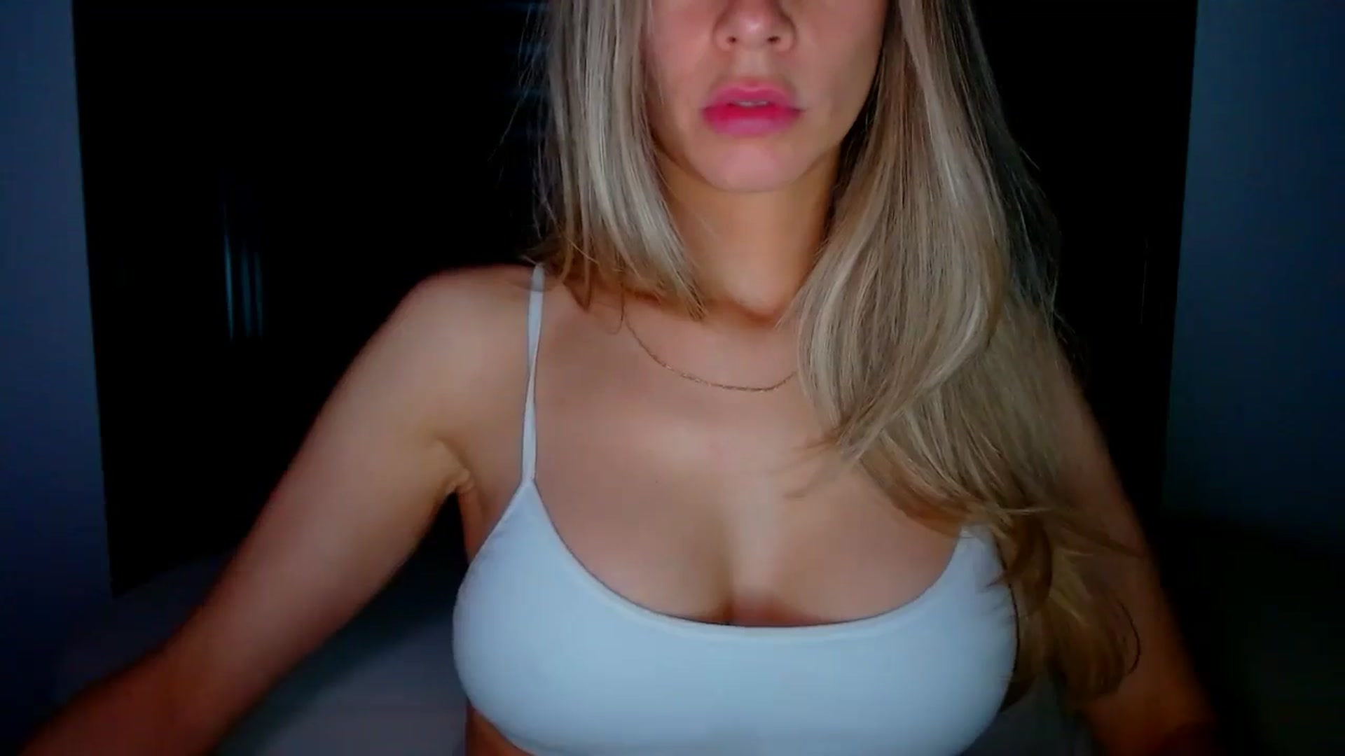 Gallery image thumbnail from fresagirl's myfreecams stream on, 03/18/2025, 02:41 image 3 of 20