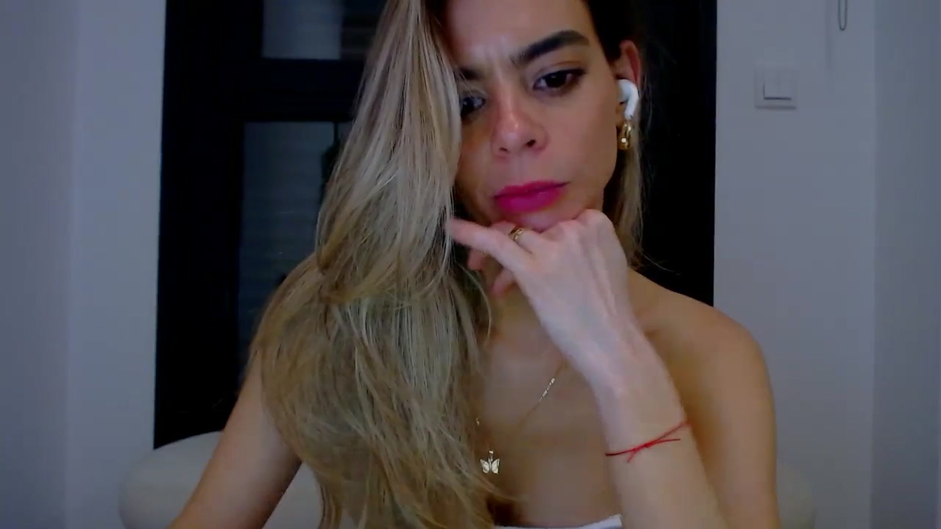 Gallery image thumbnail from fresagirl's myfreecams stream on, 03/19/2025, 01:01 image 13 of 20