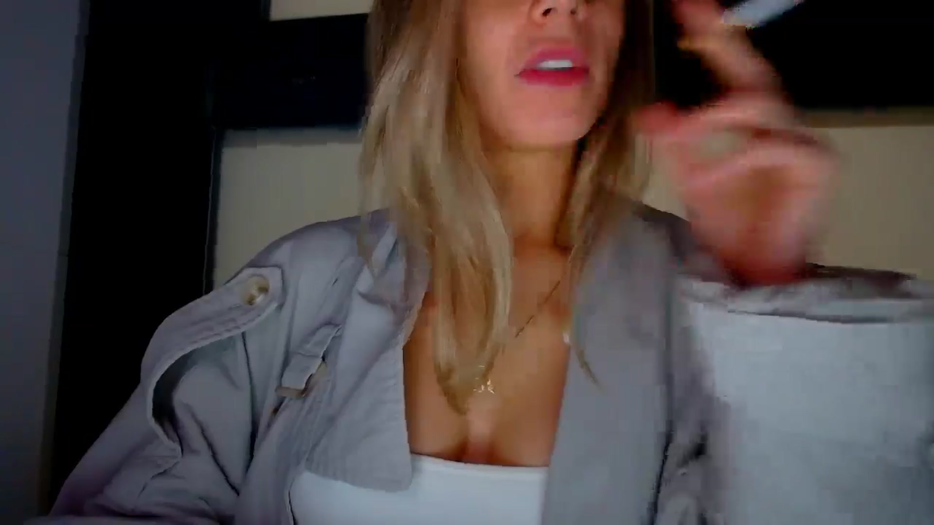 Gallery image thumbnail from fresagirl's myfreecams stream on, 03/19/2025, 01:18 image 4 of 20