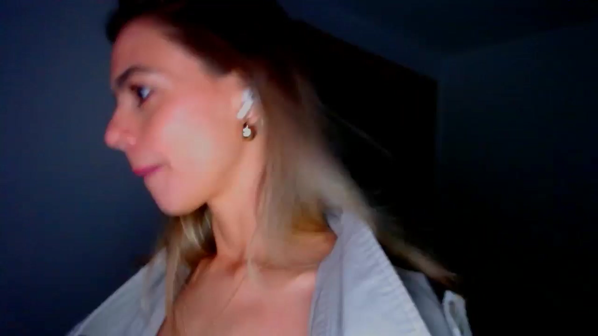 Gallery image thumbnail from fresagirl's myfreecams stream on, 03/19/2025, 01:18 image 9 of 20