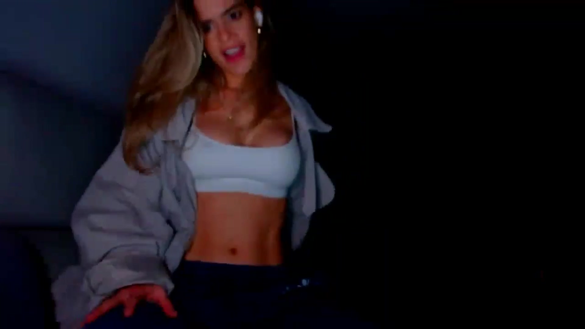 Gallery image thumbnail from fresagirl's myfreecams stream on, 03/19/2025, 01:32 image 11 of 20