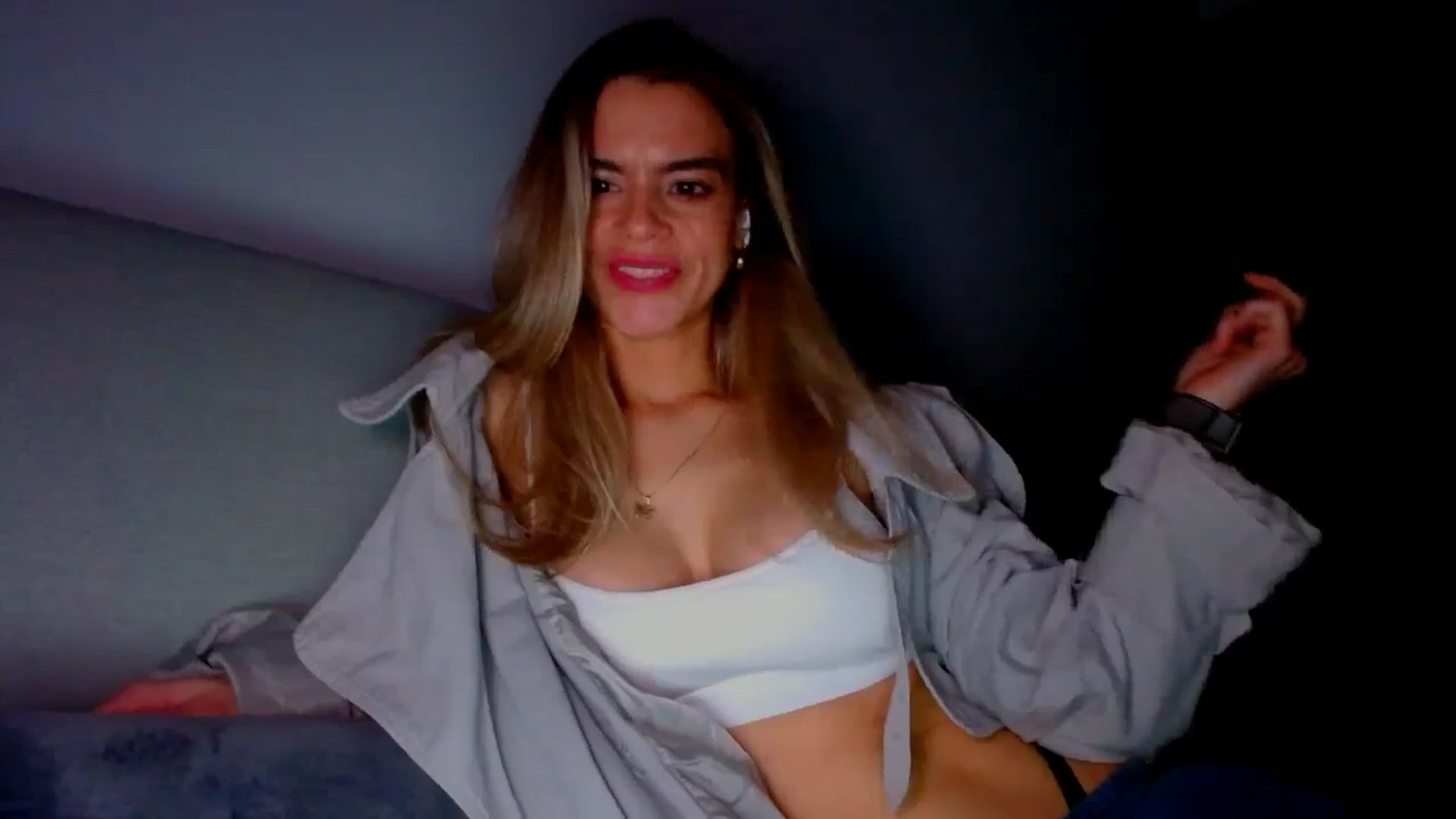 Gallery image thumbnail from fresagirl's myfreecams stream on, 03/19/2025, 01:32 image 7 of 20
