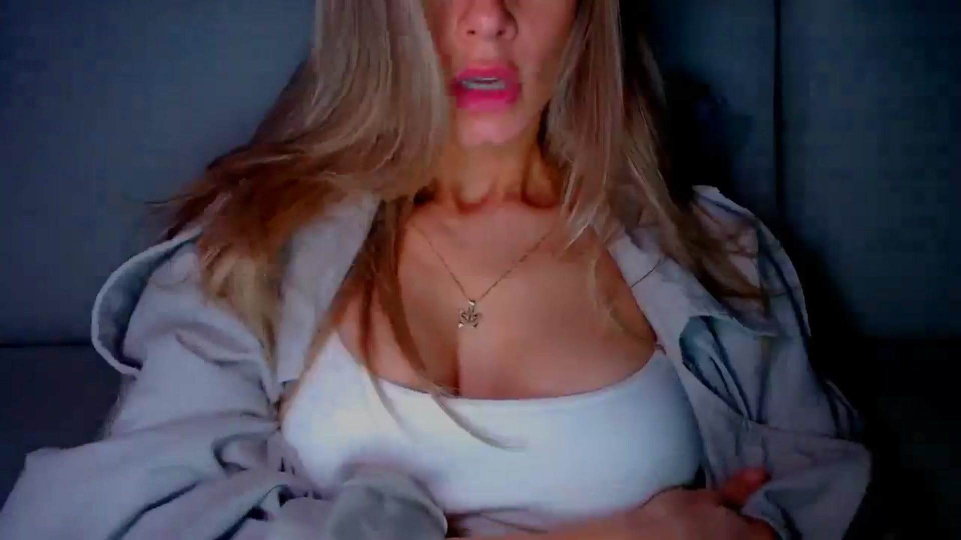 Gallery image thumbnail from fresagirl's myfreecams stream on, 03/19/2025, 02:04 image 7 of 20