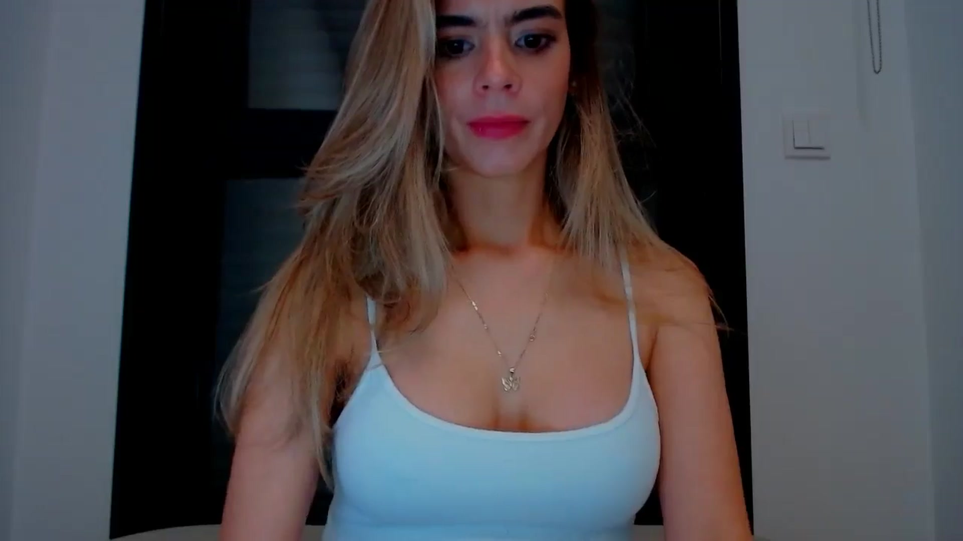 Gallery image thumbnail from fresagirl's myfreecams stream on, 03/19/2025, 22:13 image 7 of 20