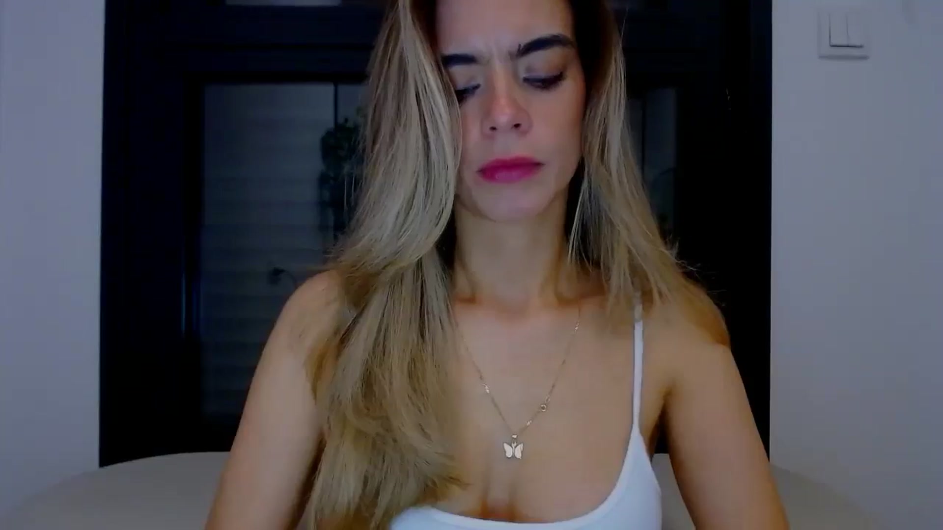 Gallery image thumbnail from fresagirl's myfreecams stream on, 03/19/2025, 22:13 image 12 of 20
