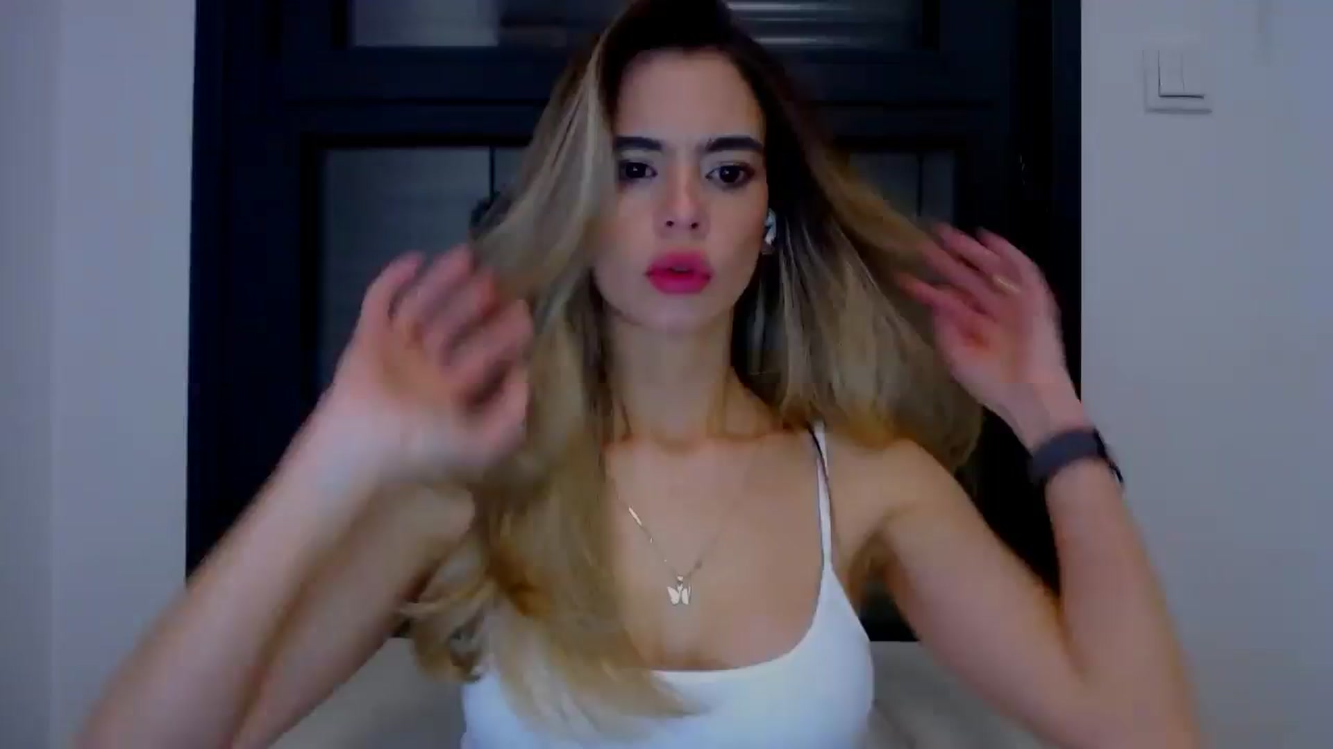 Gallery image thumbnail from fresagirl's myfreecams stream on, 03/19/2025, 22:13 image 1 of 20
