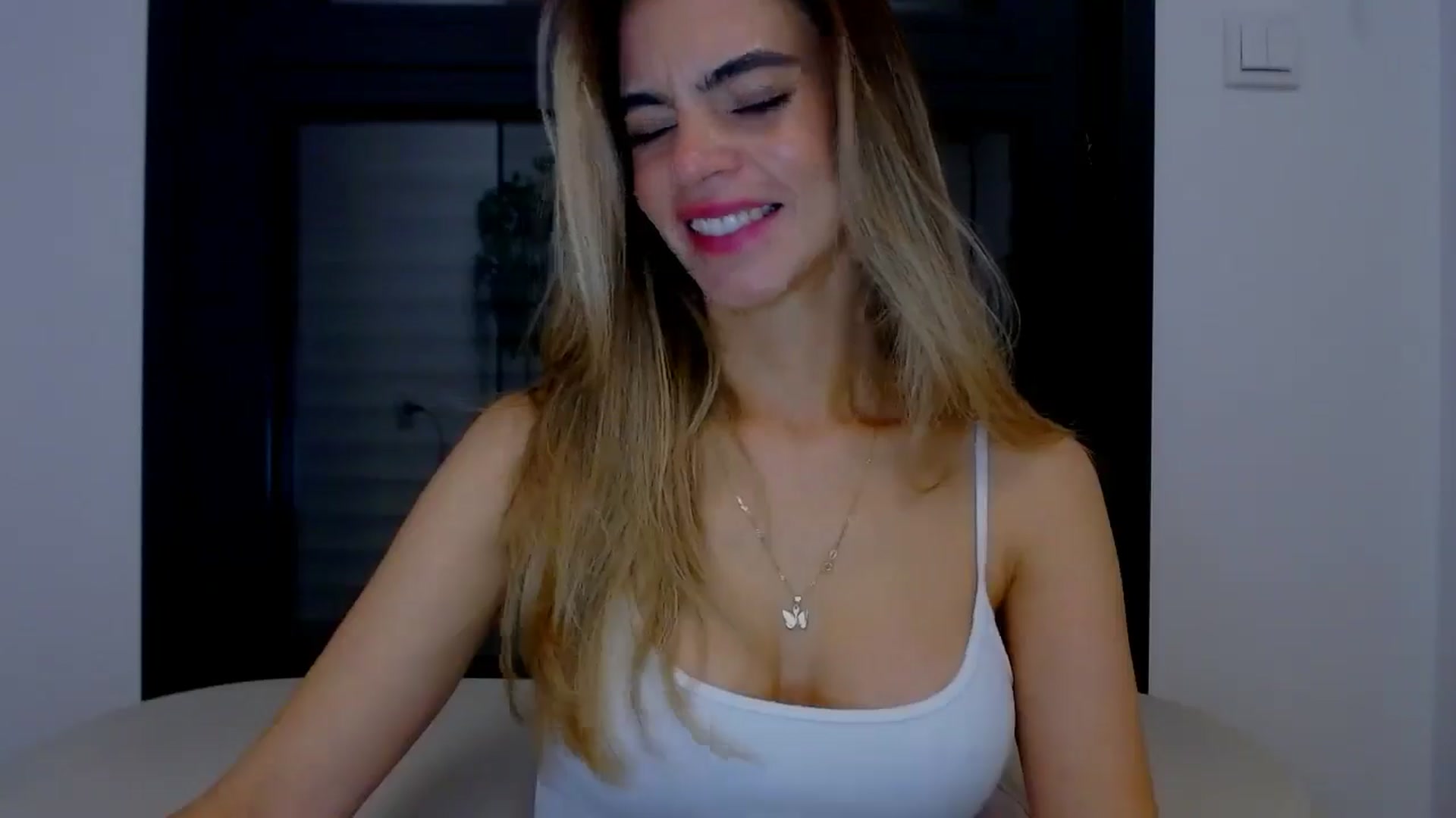 Gallery image thumbnail from fresagirl's myfreecams stream on, 03/19/2025, 22:13 image 9 of 20
