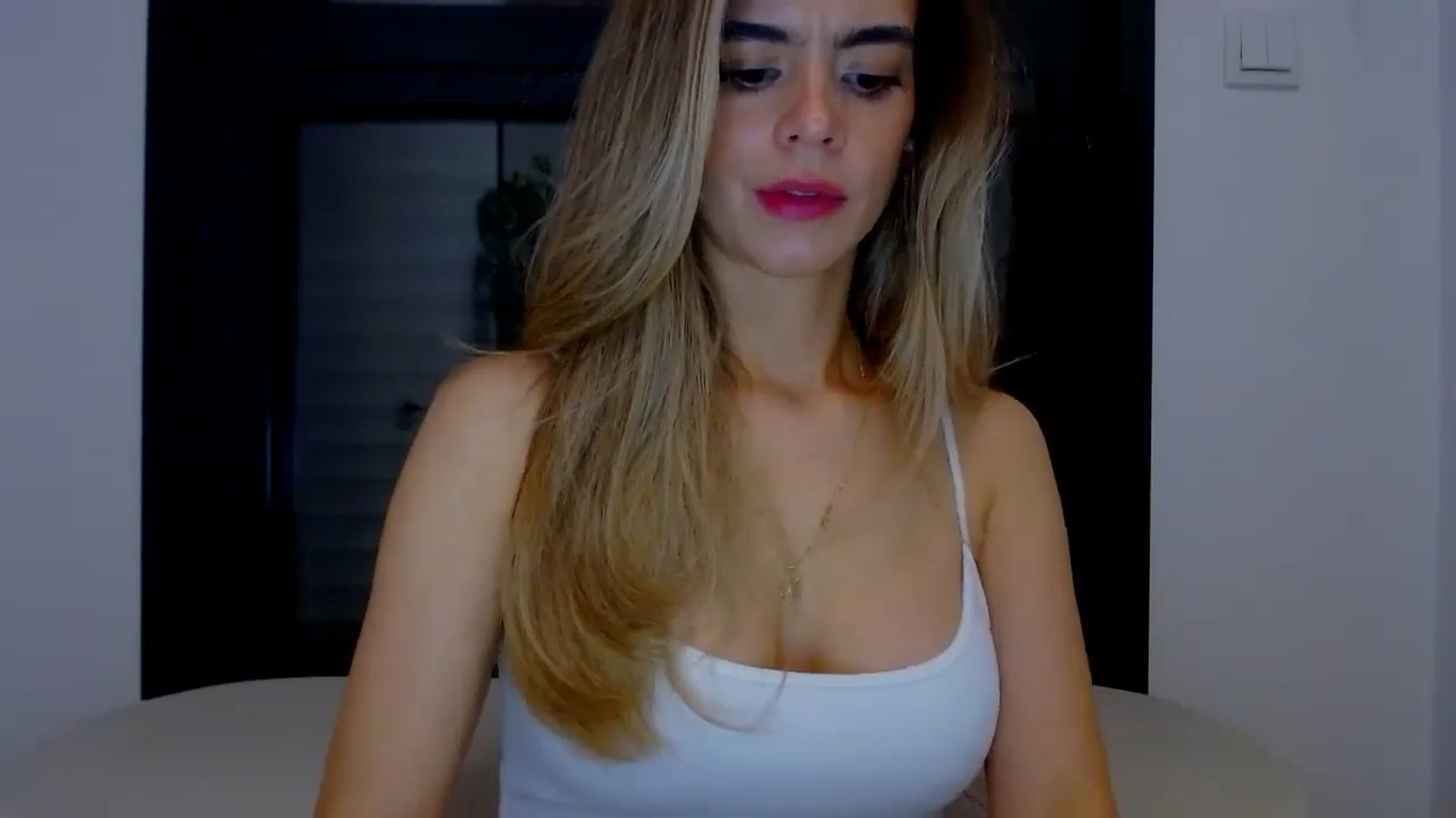 Gallery image thumbnail from fresagirl's myfreecams stream on, 03/19/2025, 22:13 image 8 of 20