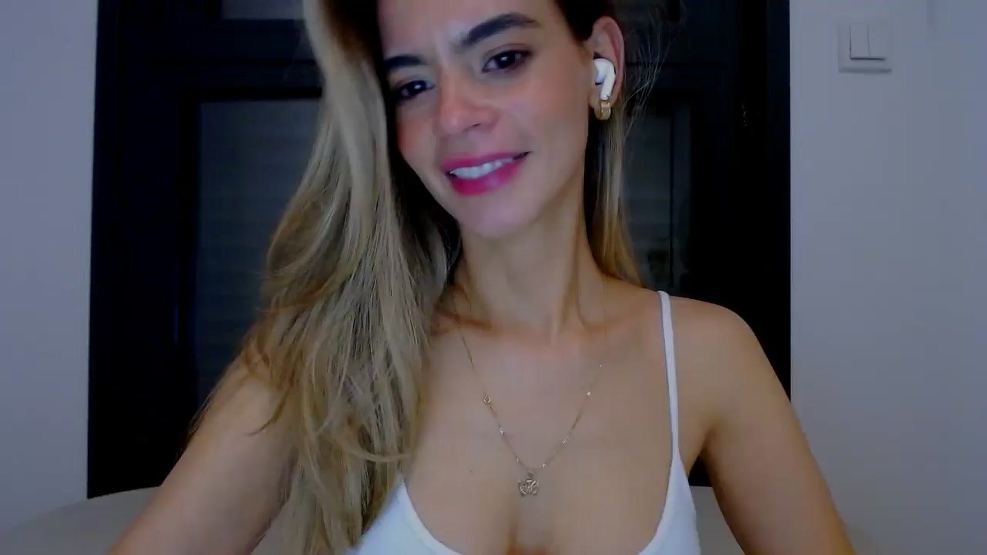 Gallery image thumbnail from fresagirl's myfreecams stream on, 03/20/2025, 02:46 image 9 of 20
