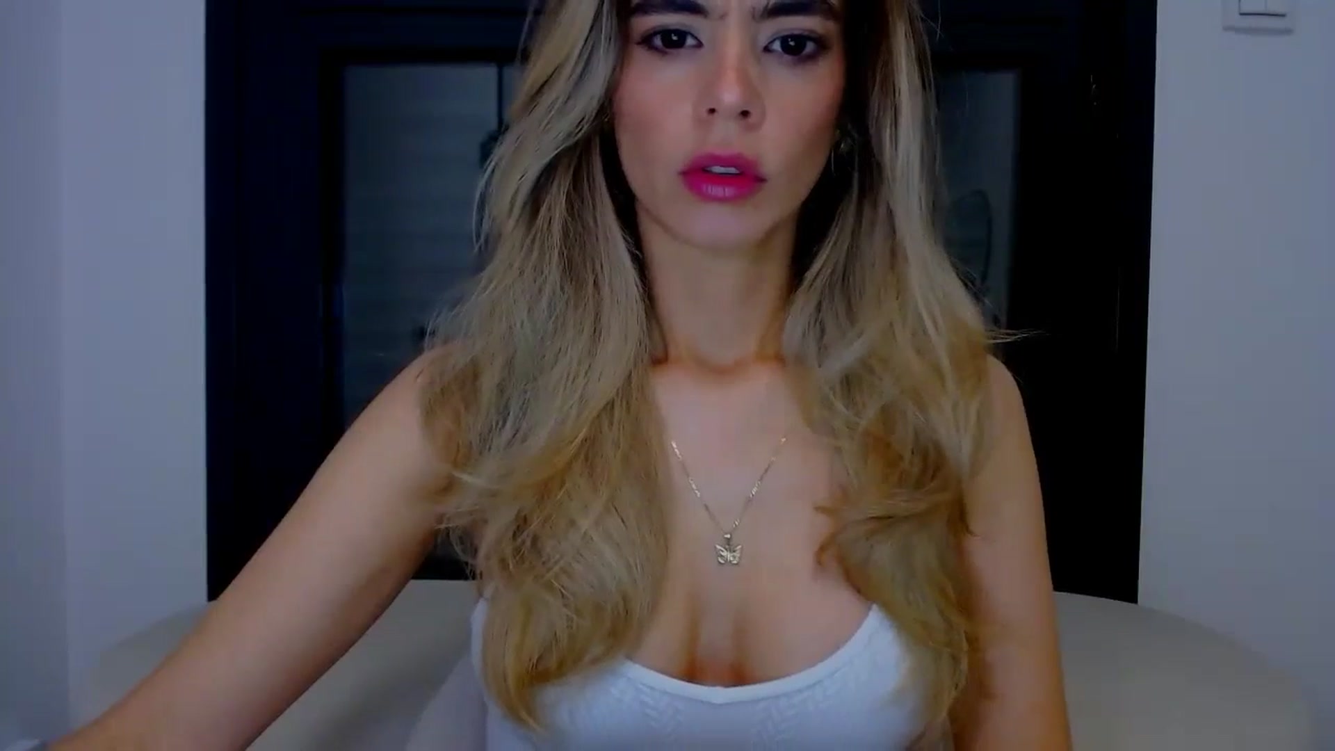 Gallery image thumbnail from fresagirl's myfreecams stream on, 03/20/2025, 20:56 image 4 of 20
